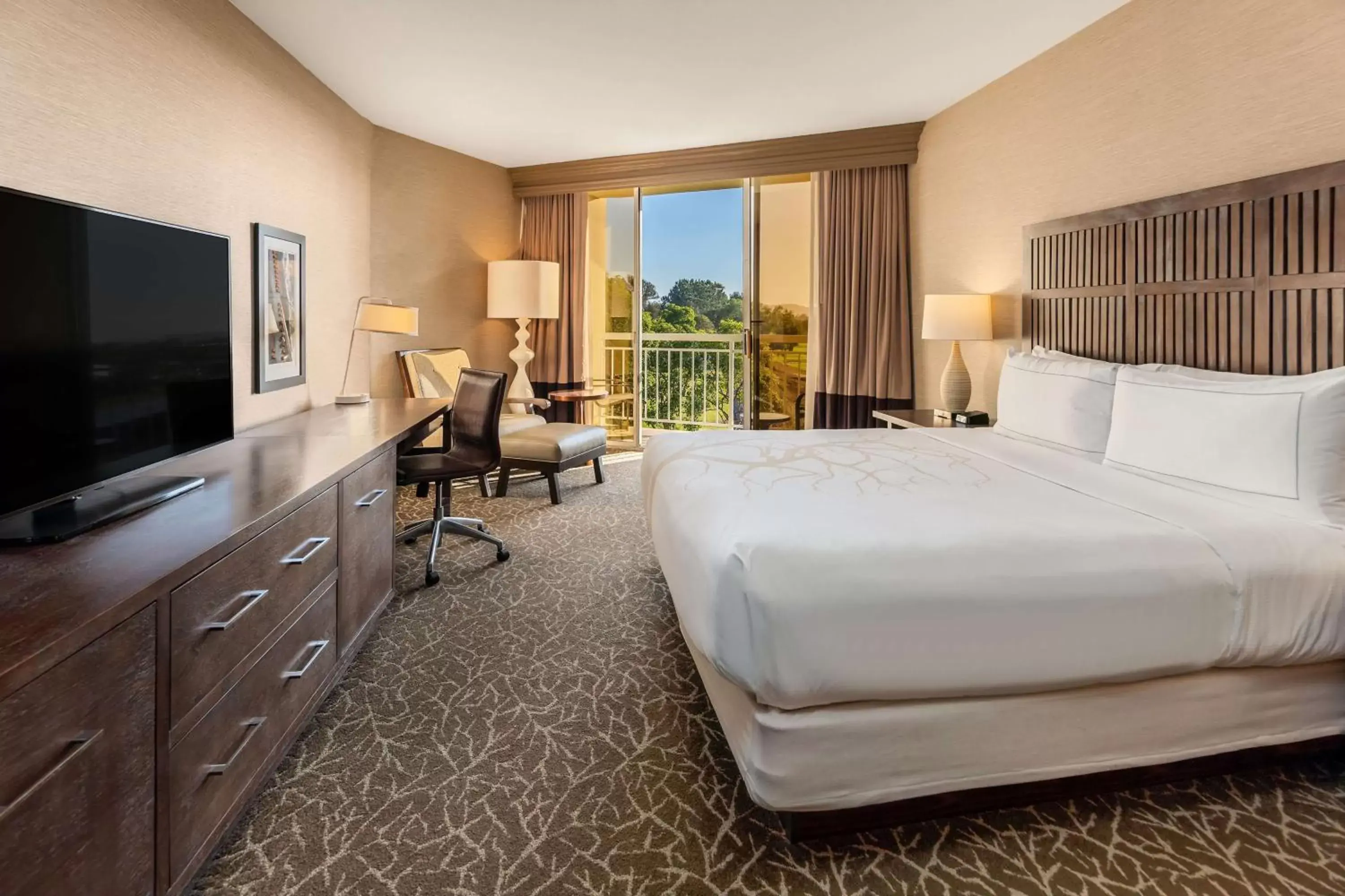 Bedroom in Hilton La Jolla Torrey Pines