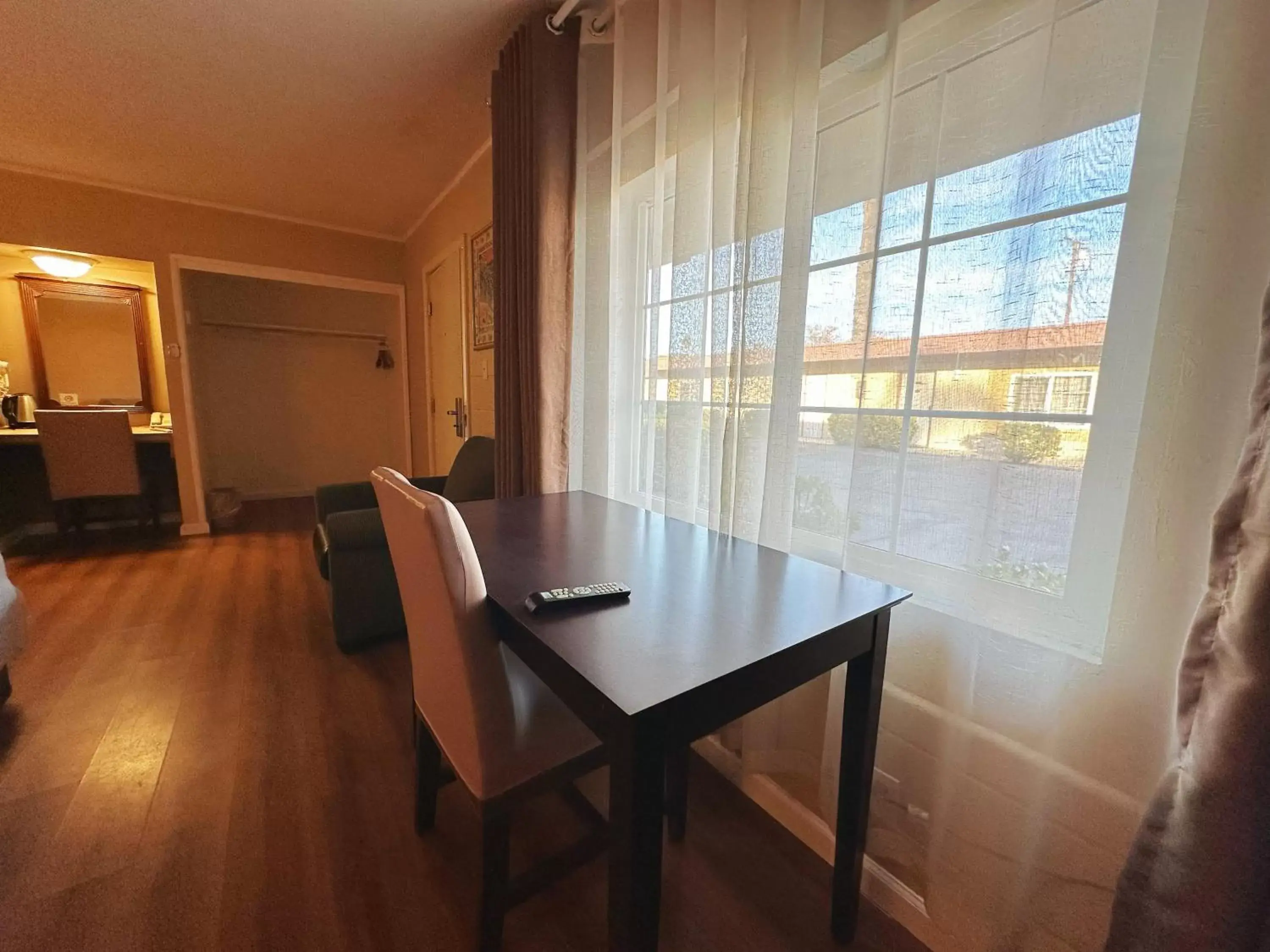 Dining Area in Royal Inn and Suites