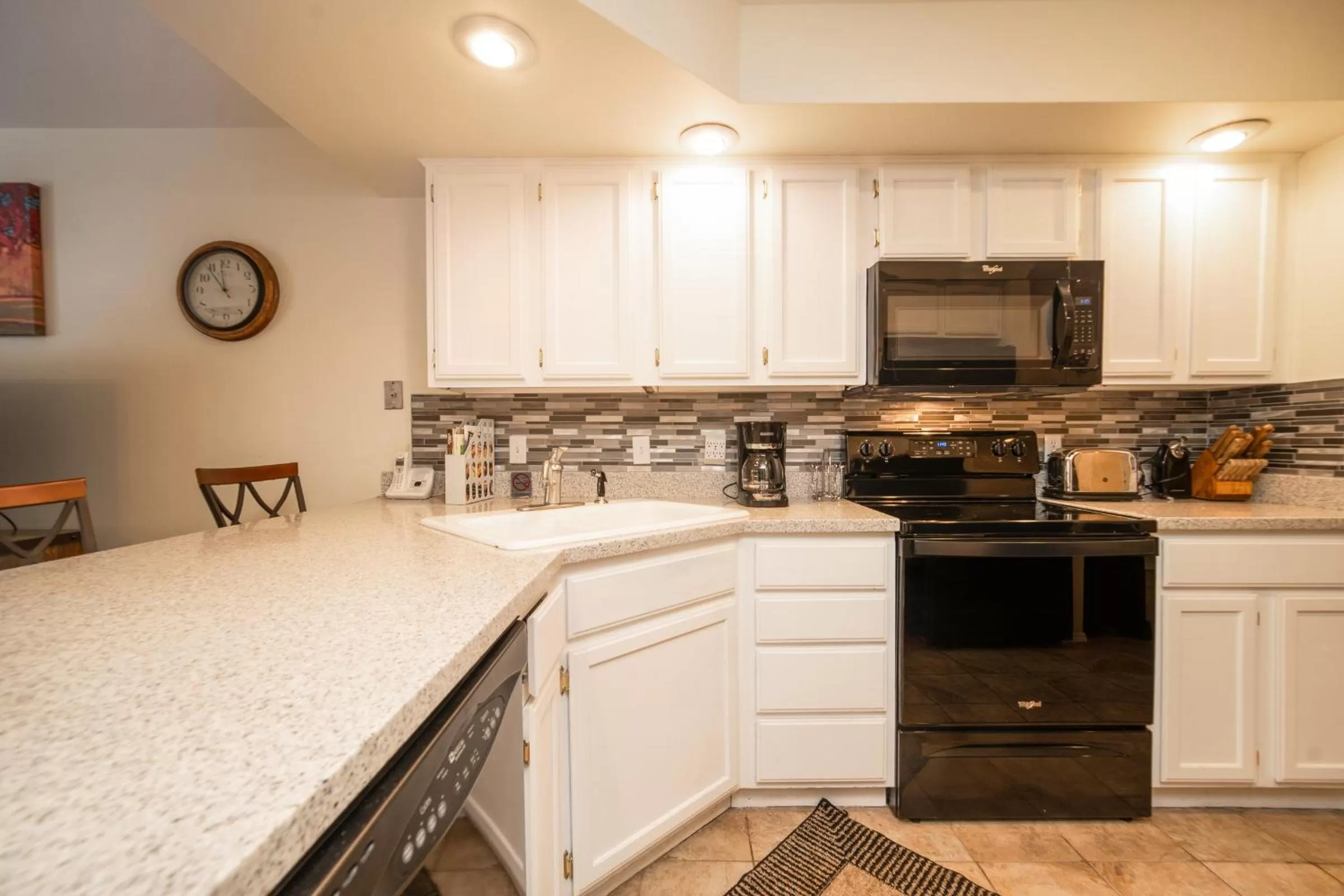 Kitchen or kitchenette in Pointe Royale Golf Resort