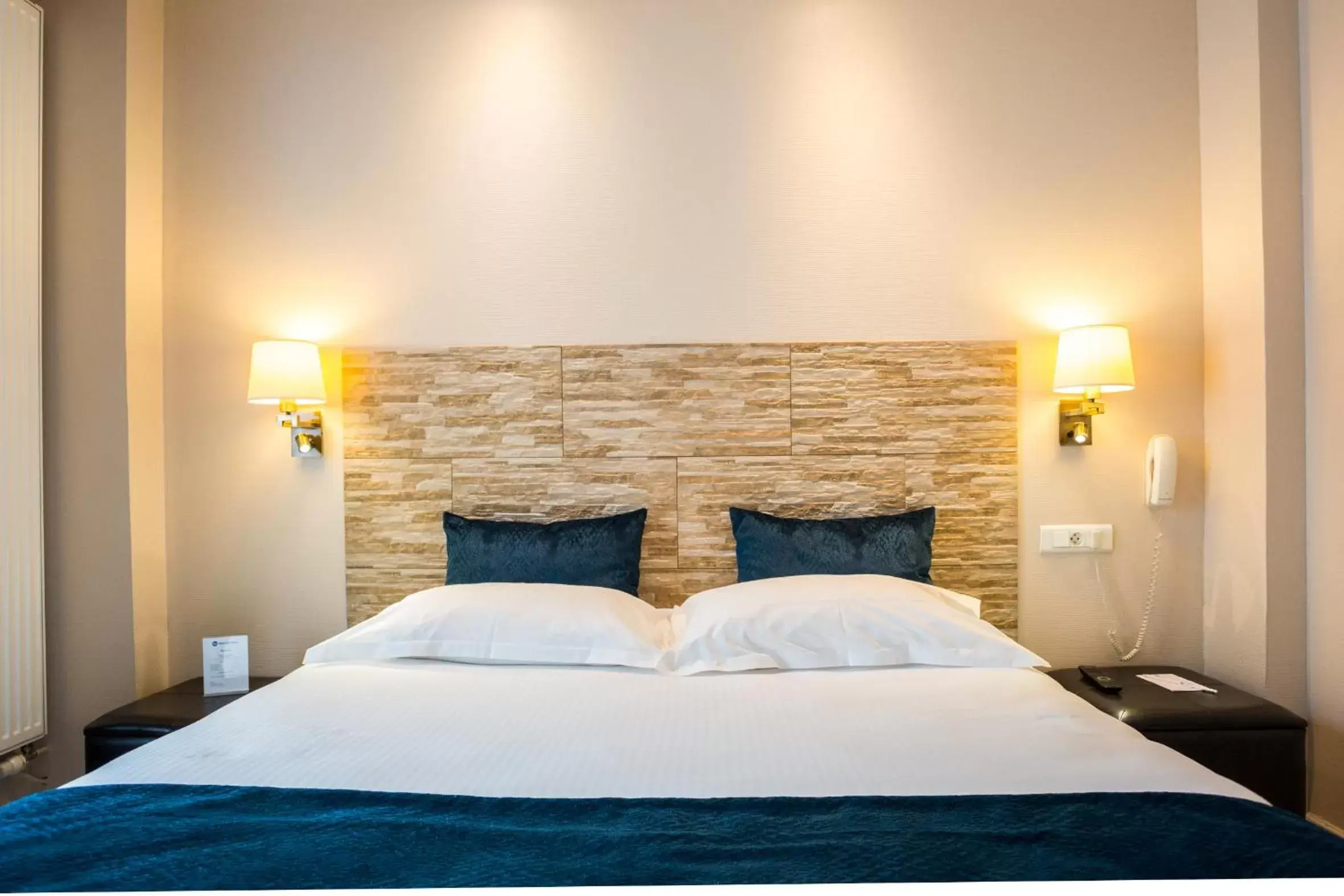 Bedroom, Bed in Best Western Hôtel Des Voyageurs
