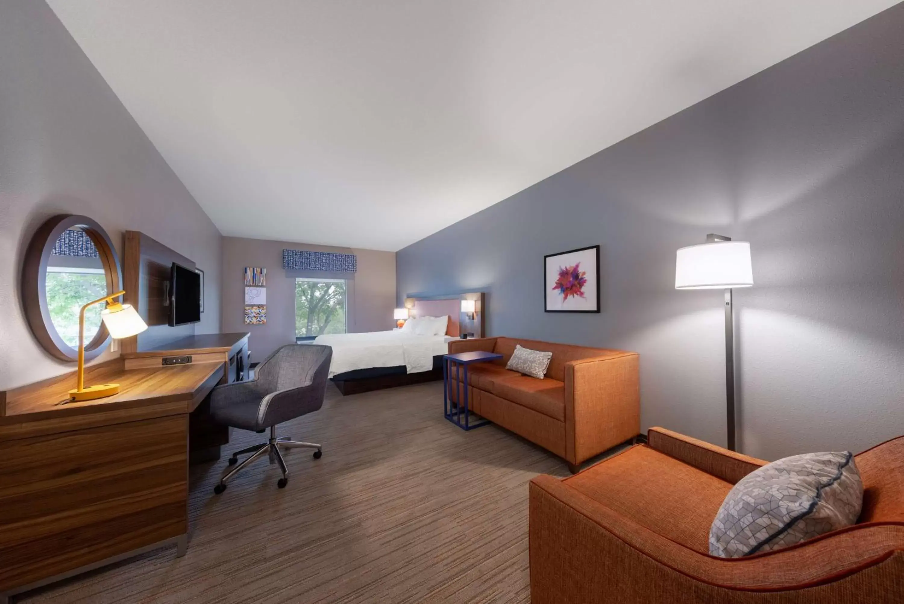 Bedroom, Seating Area in Hampton Inn Saint Robert