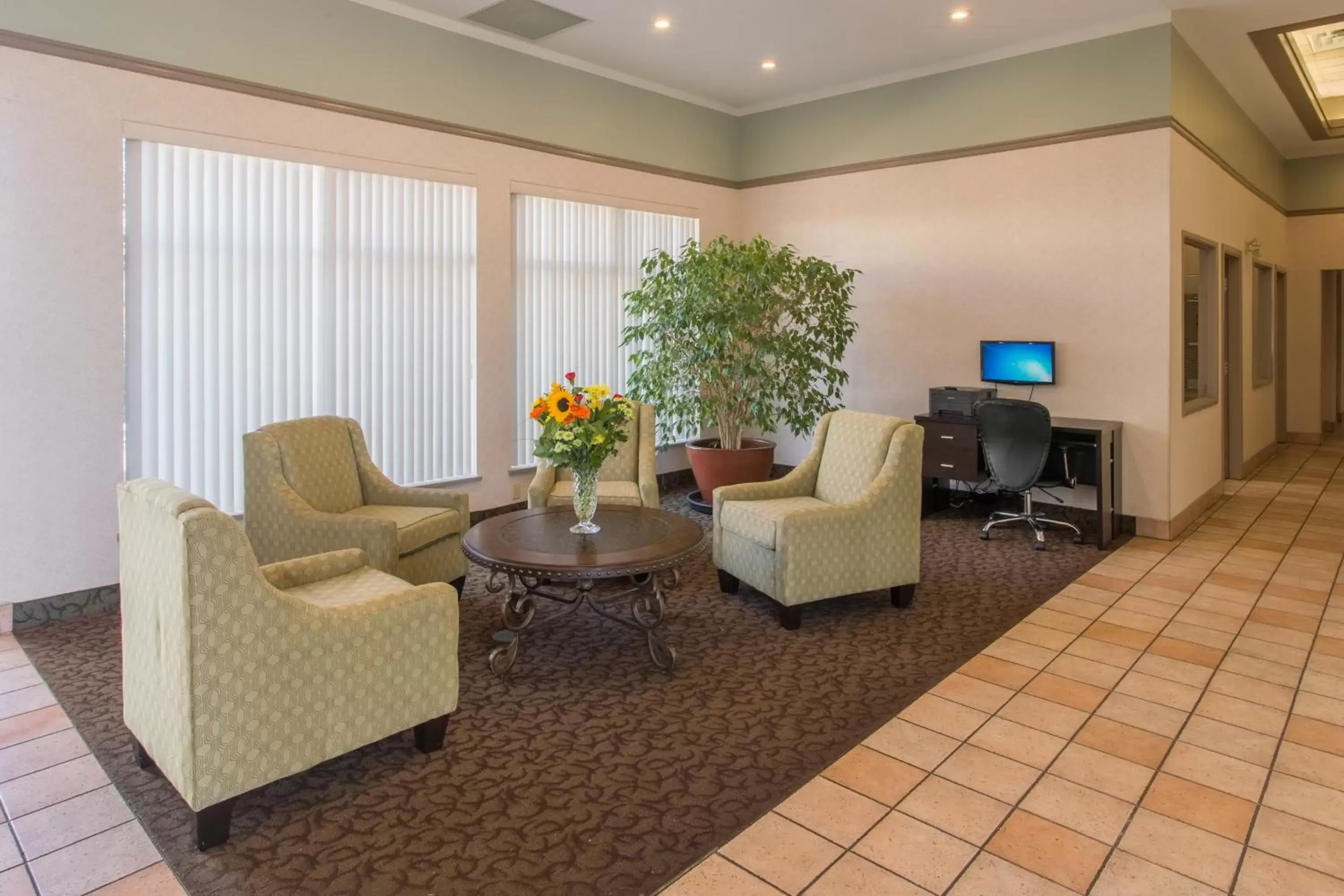 Lobby or reception, Seating Area in Powell River Town Centre Hotel