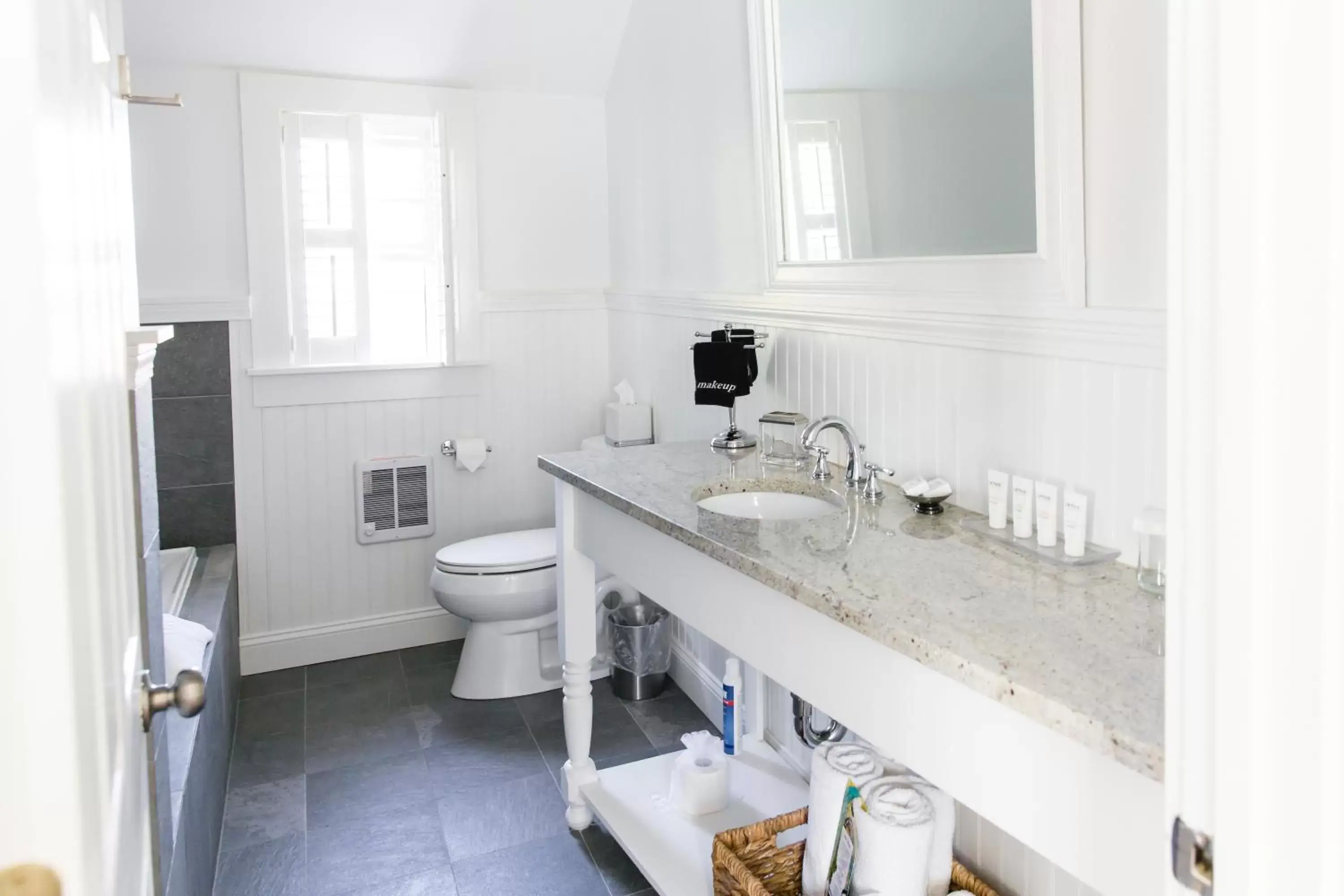 Bathroom in The Platinum Pebble Boutique Inn - Adults Only Property