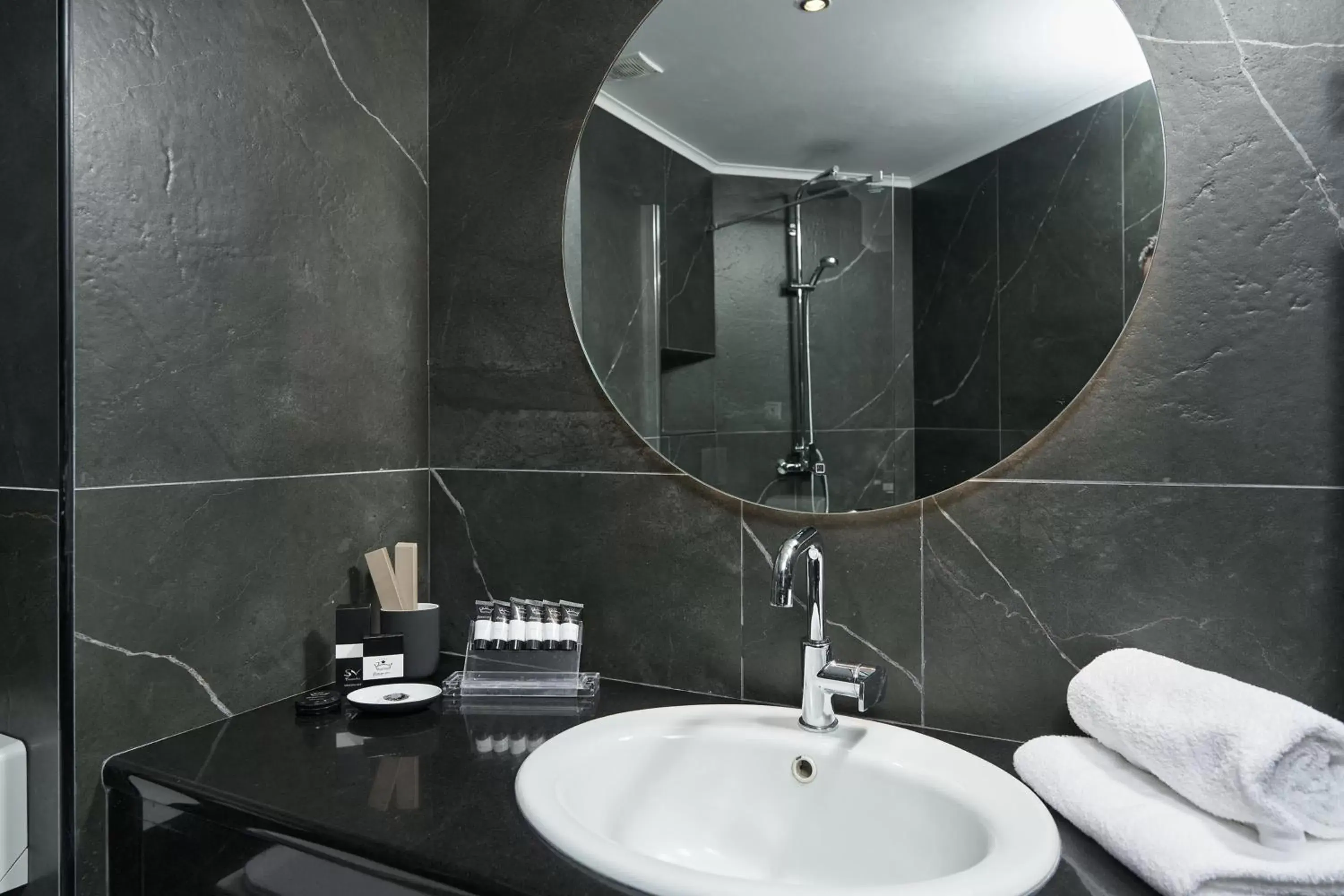 Bathroom in Royal Hotel Thessaloniki