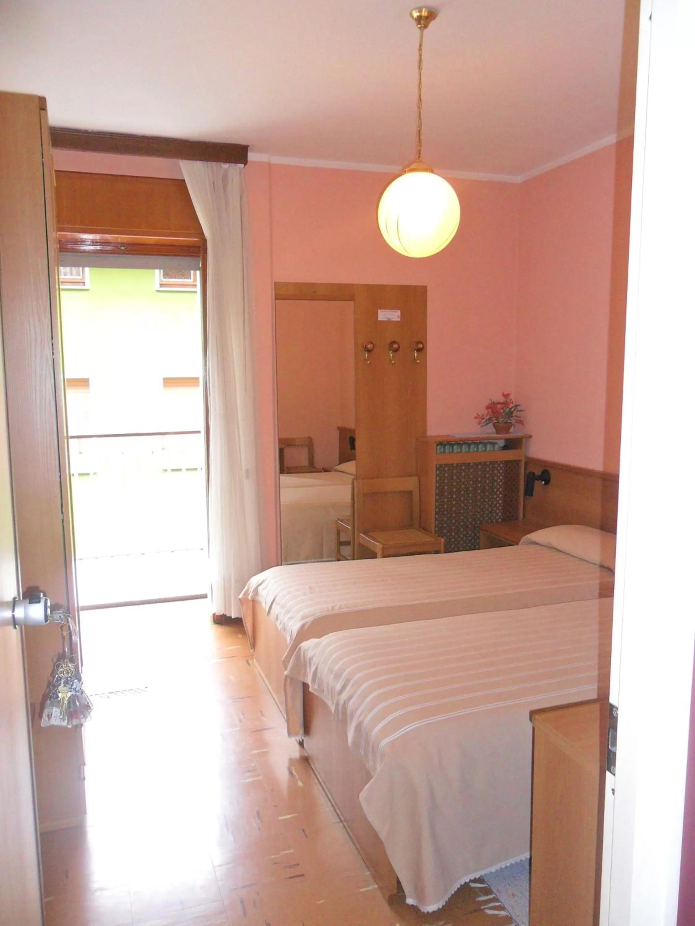 Bed in Albergo Motel Dosdè B&B