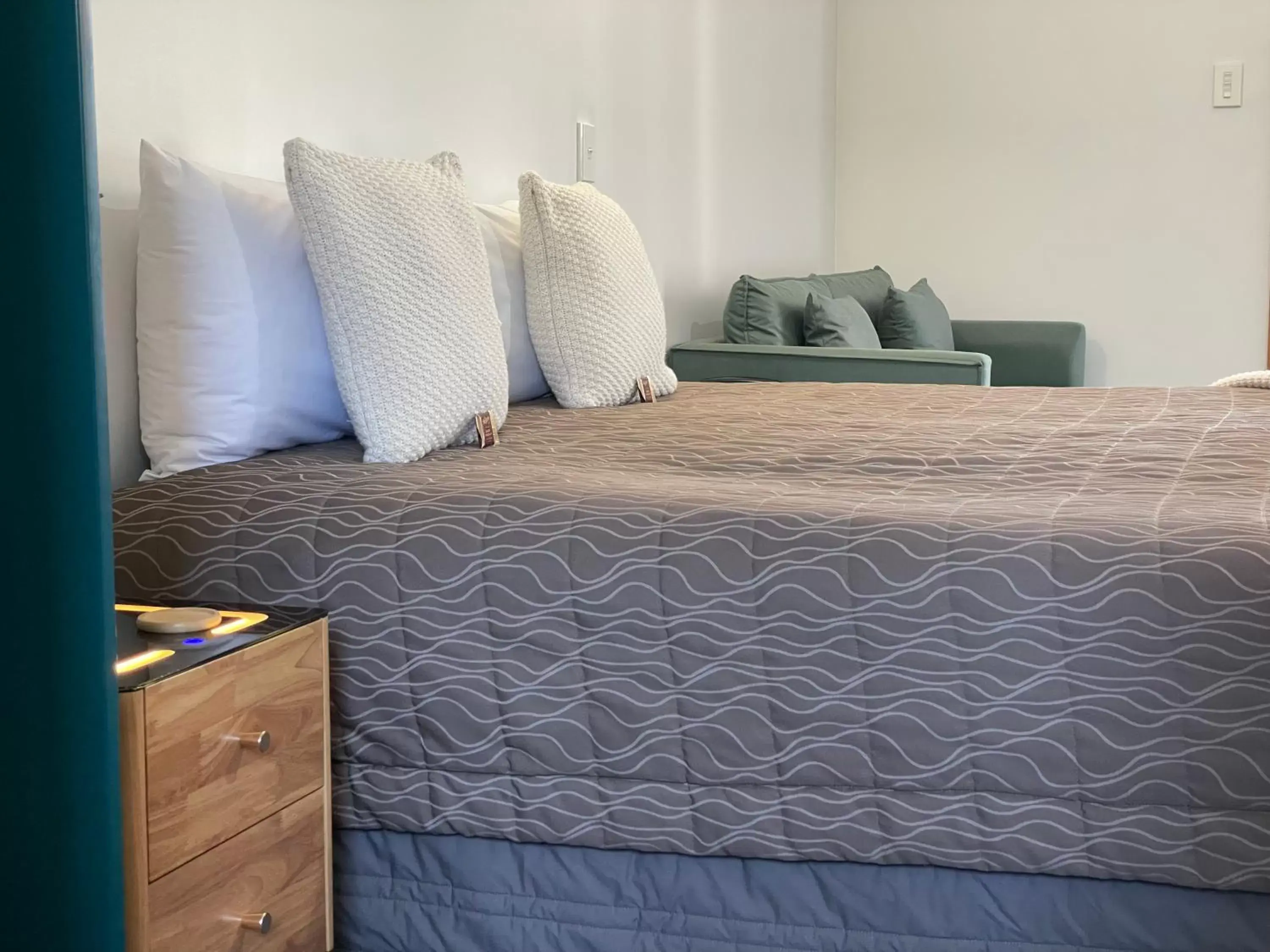 Studio with Spa Bath in ASURE Ambassador Motor Lodge Studio with Spa Bath in ASURE Ambassador Motor Lodge