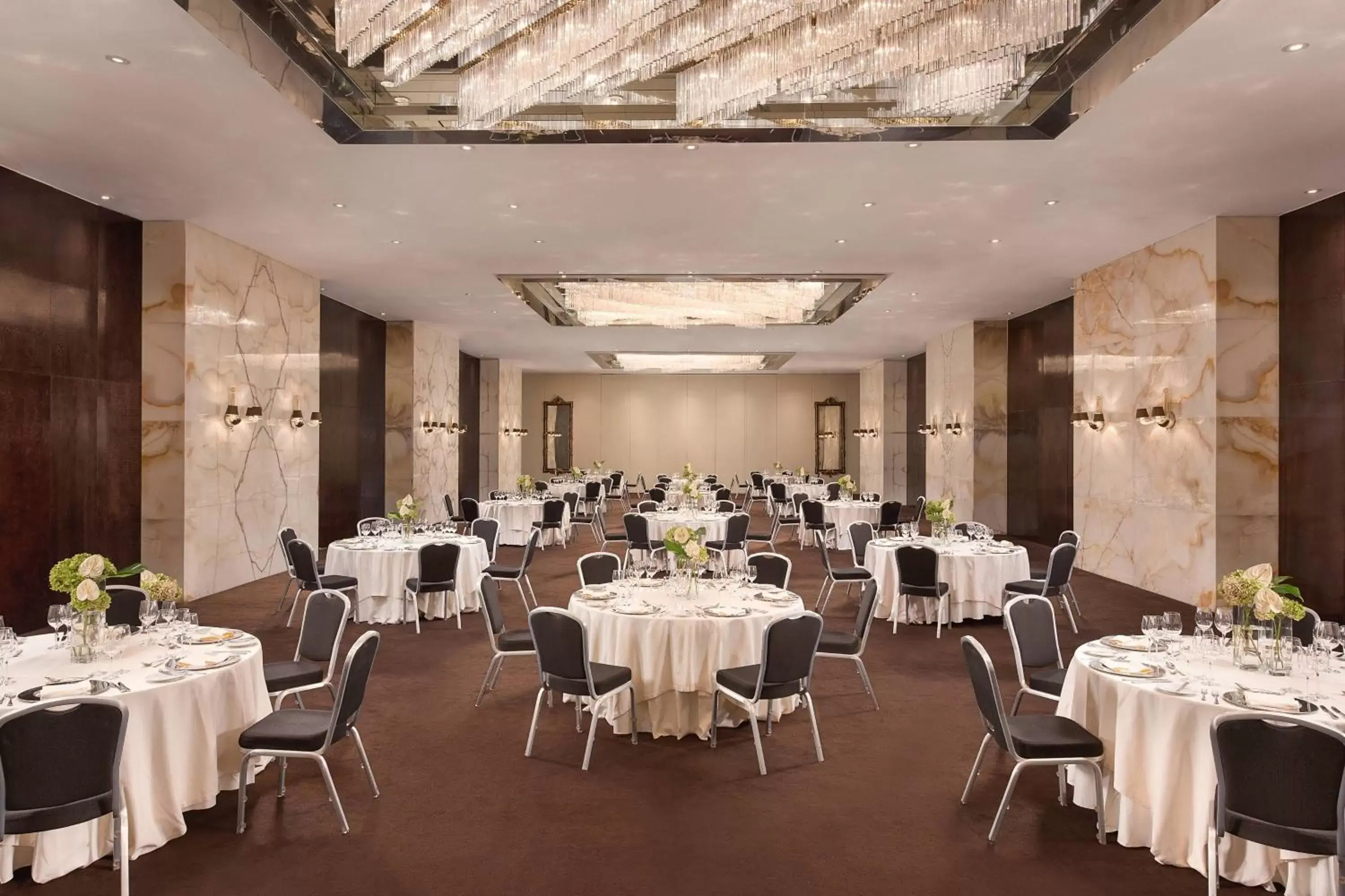Meeting/conference room, Restaurant/Places to Eat in Sheraton Lisboa Hotel & Spa