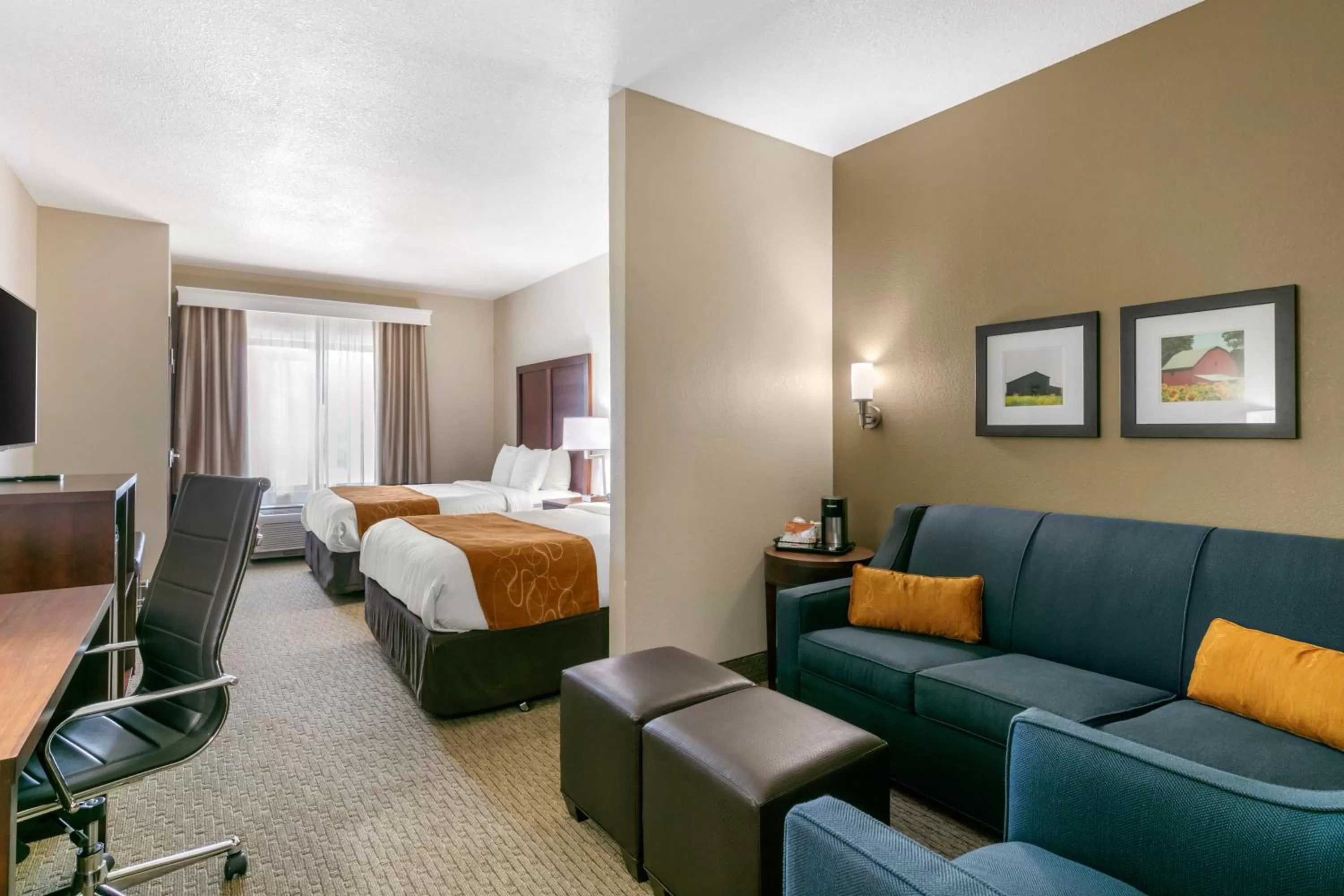 Bed in Comfort Suites Hopkinsville near Fort Campbell