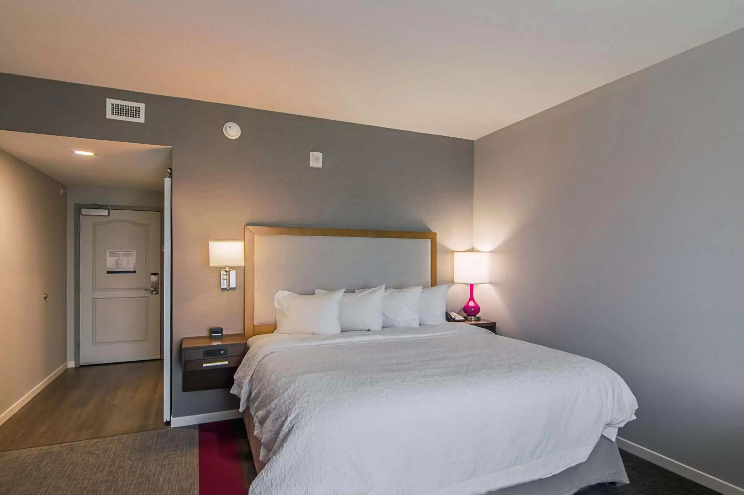 Bed in Hampton Inn & Suites-Dallas/Richardson