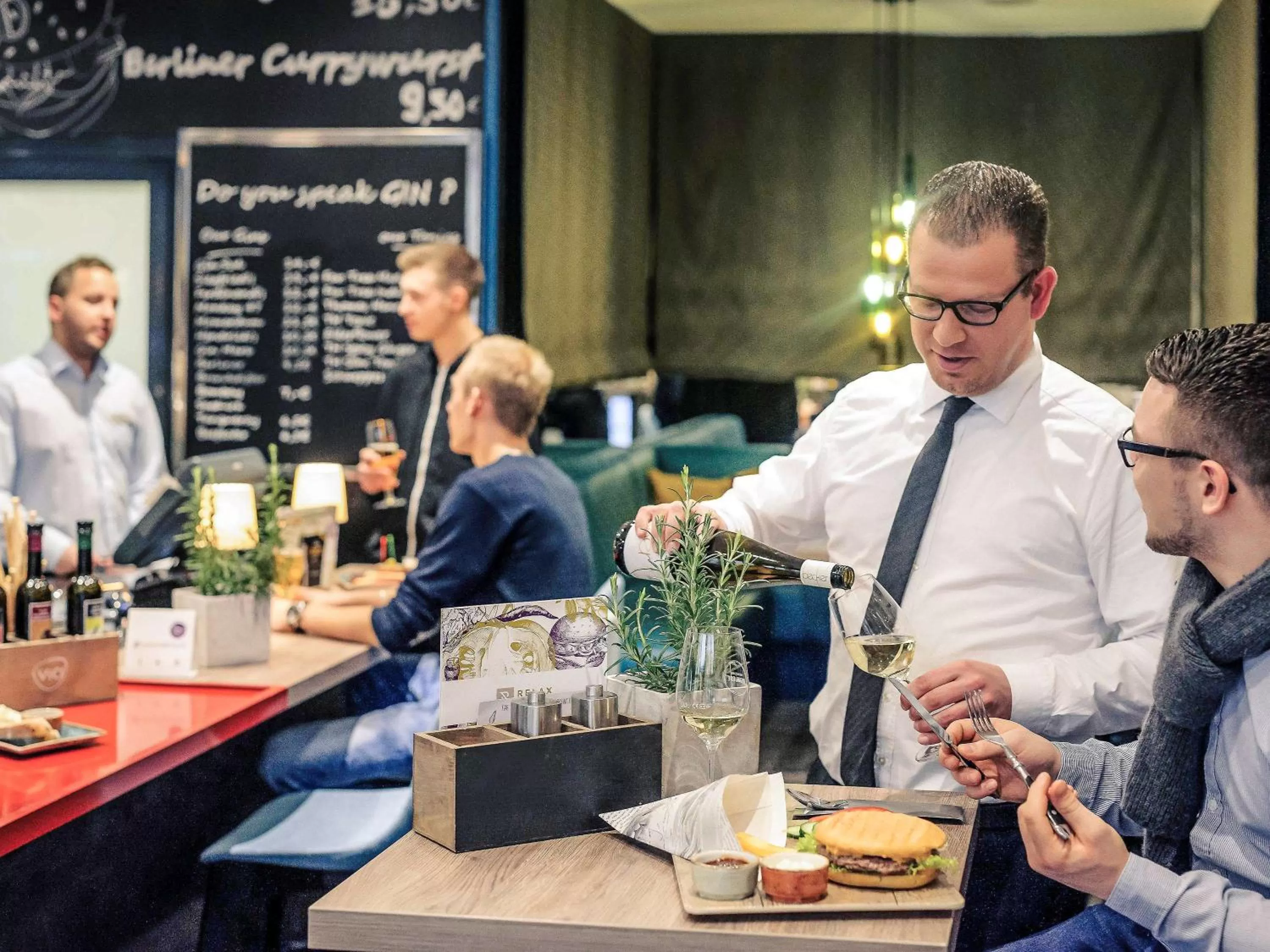 Lounge or bar in Mercure Hotel & Residenz Berlin Checkpoint Charlie