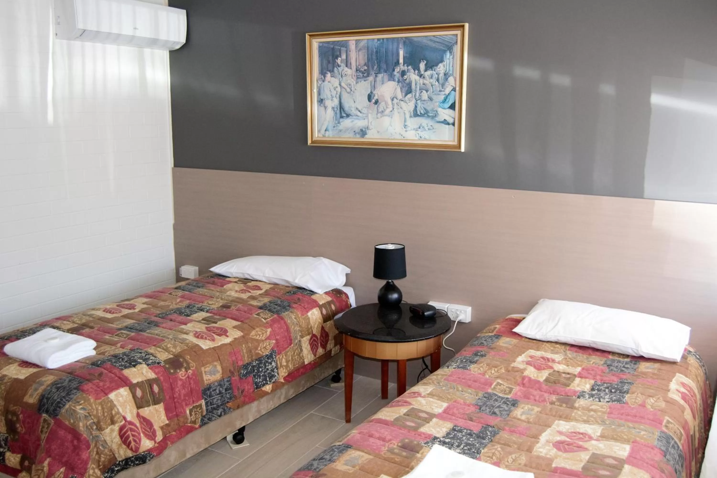 Bed in Civic Motor Inn