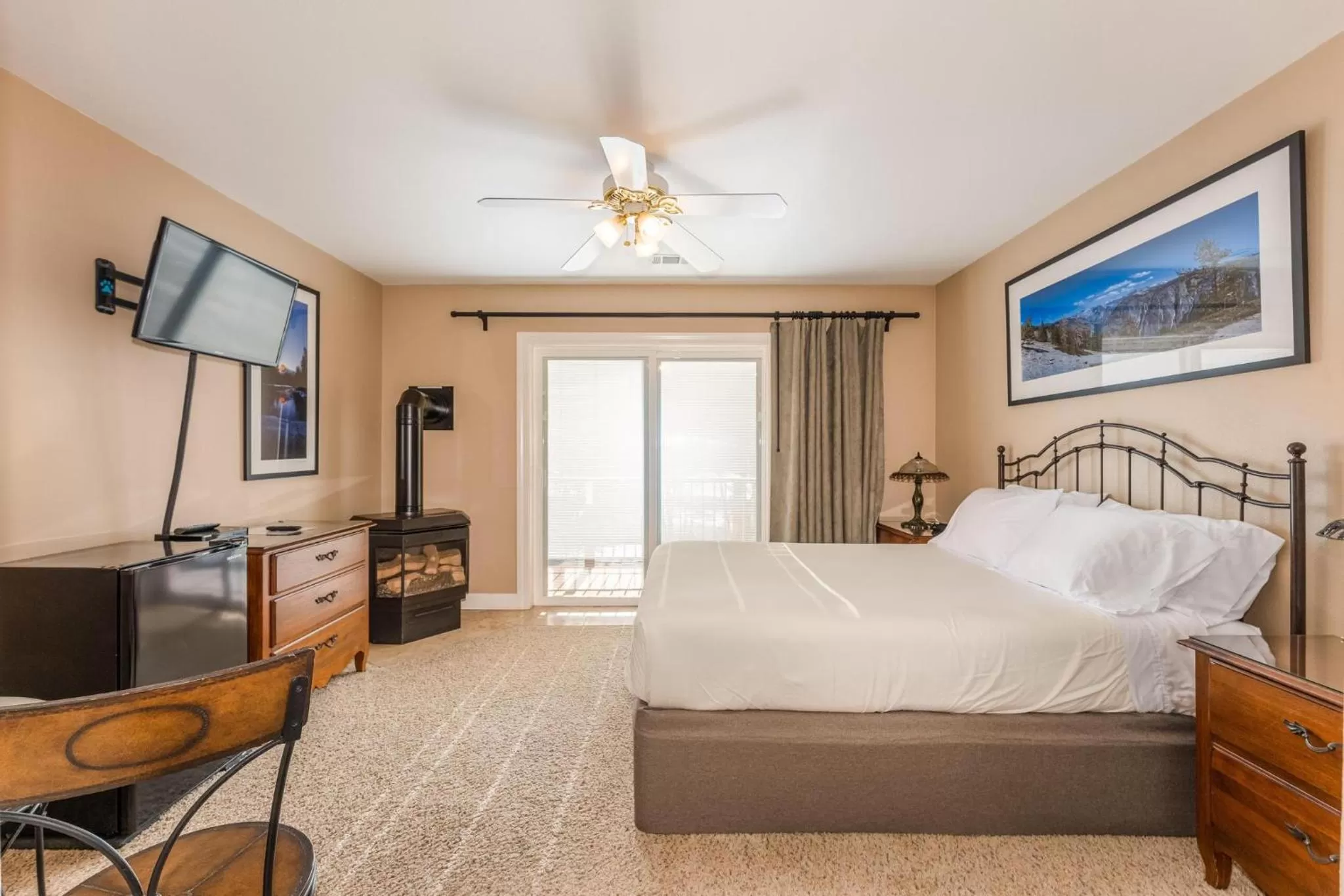 Bedroom, Bed in Big Creek Inn