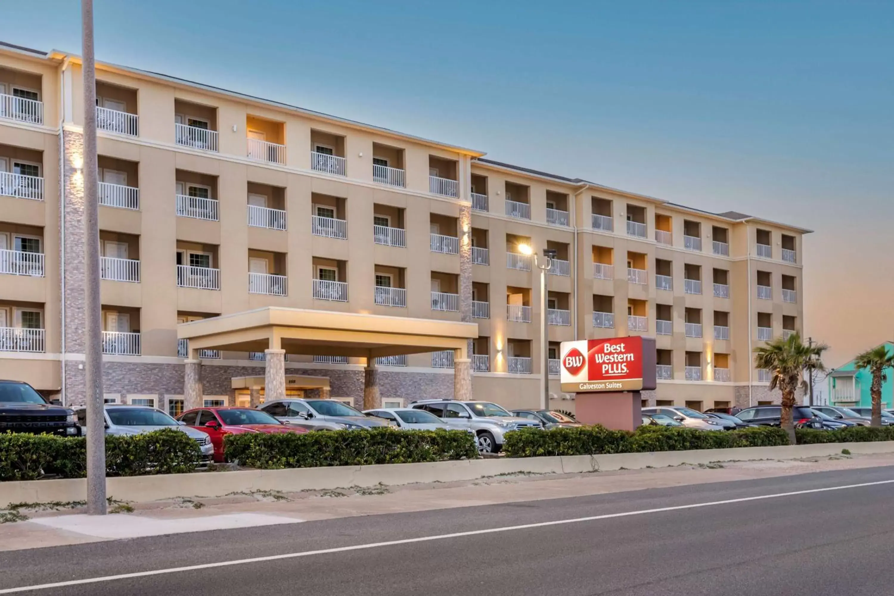 Property Building in Best Western Plus Galveston Suites