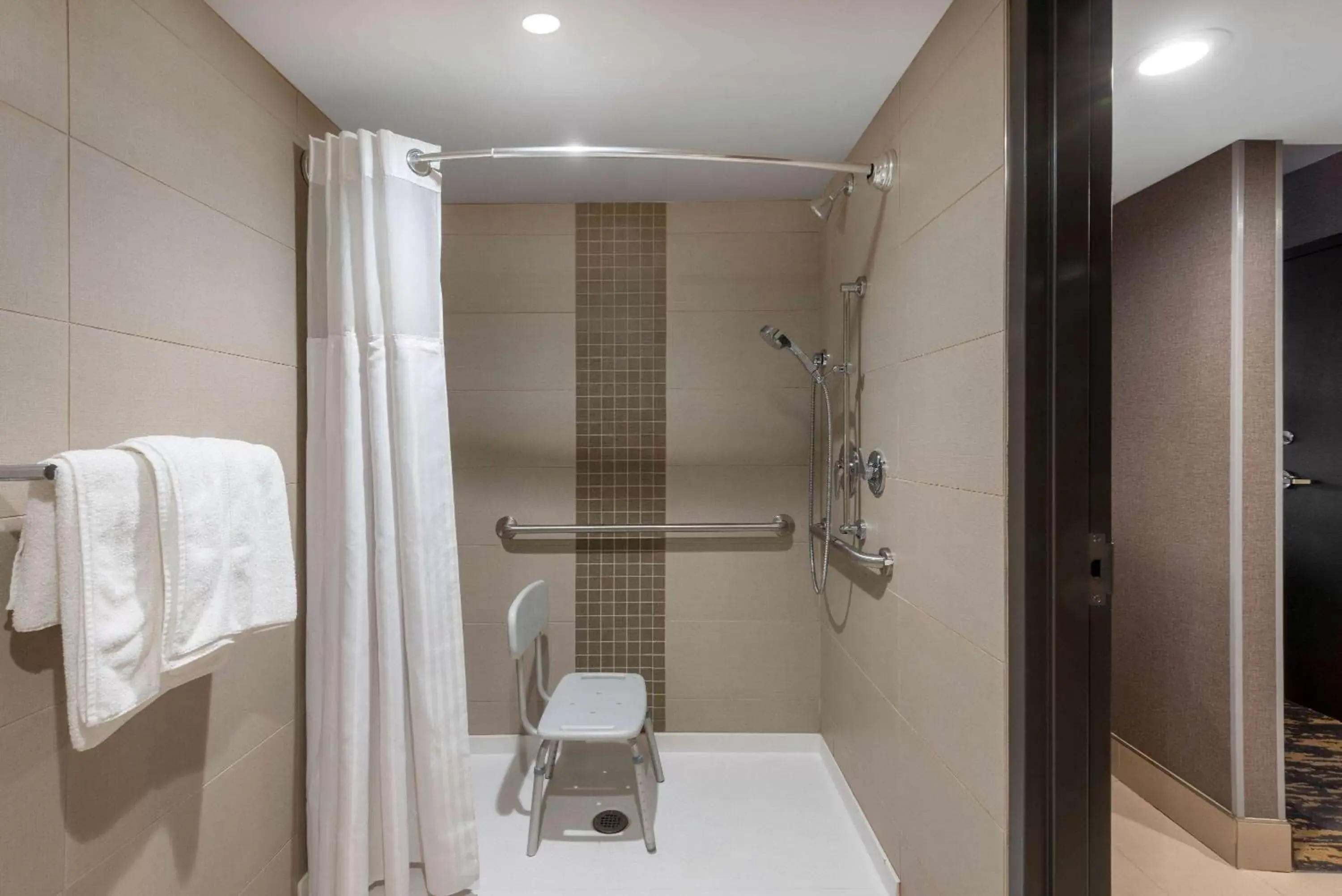 Shower, Bathroom in Wyndham Lancaster Resort and Convention Center