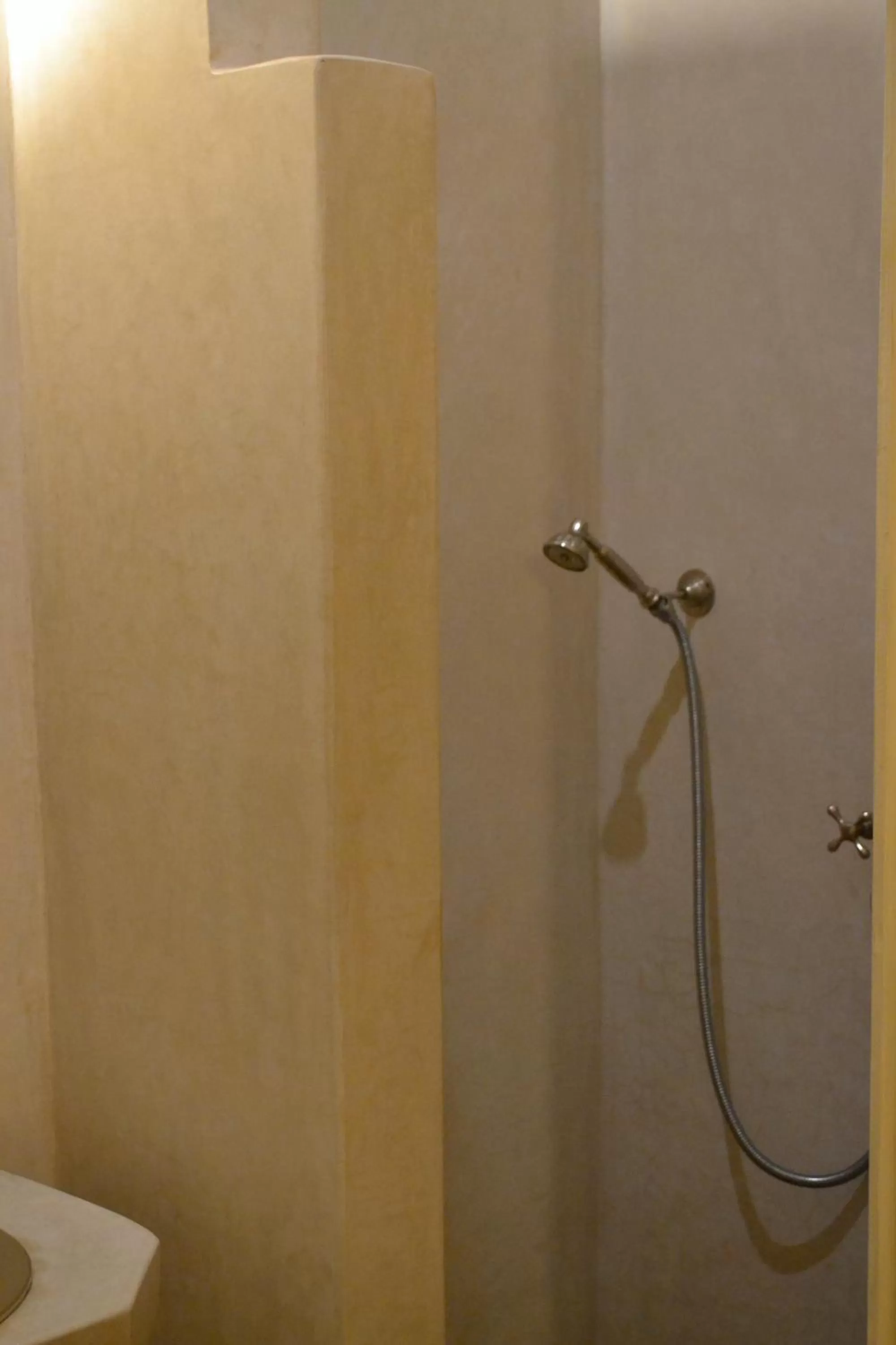 Shower in Riad Beata Bed & Breakfast