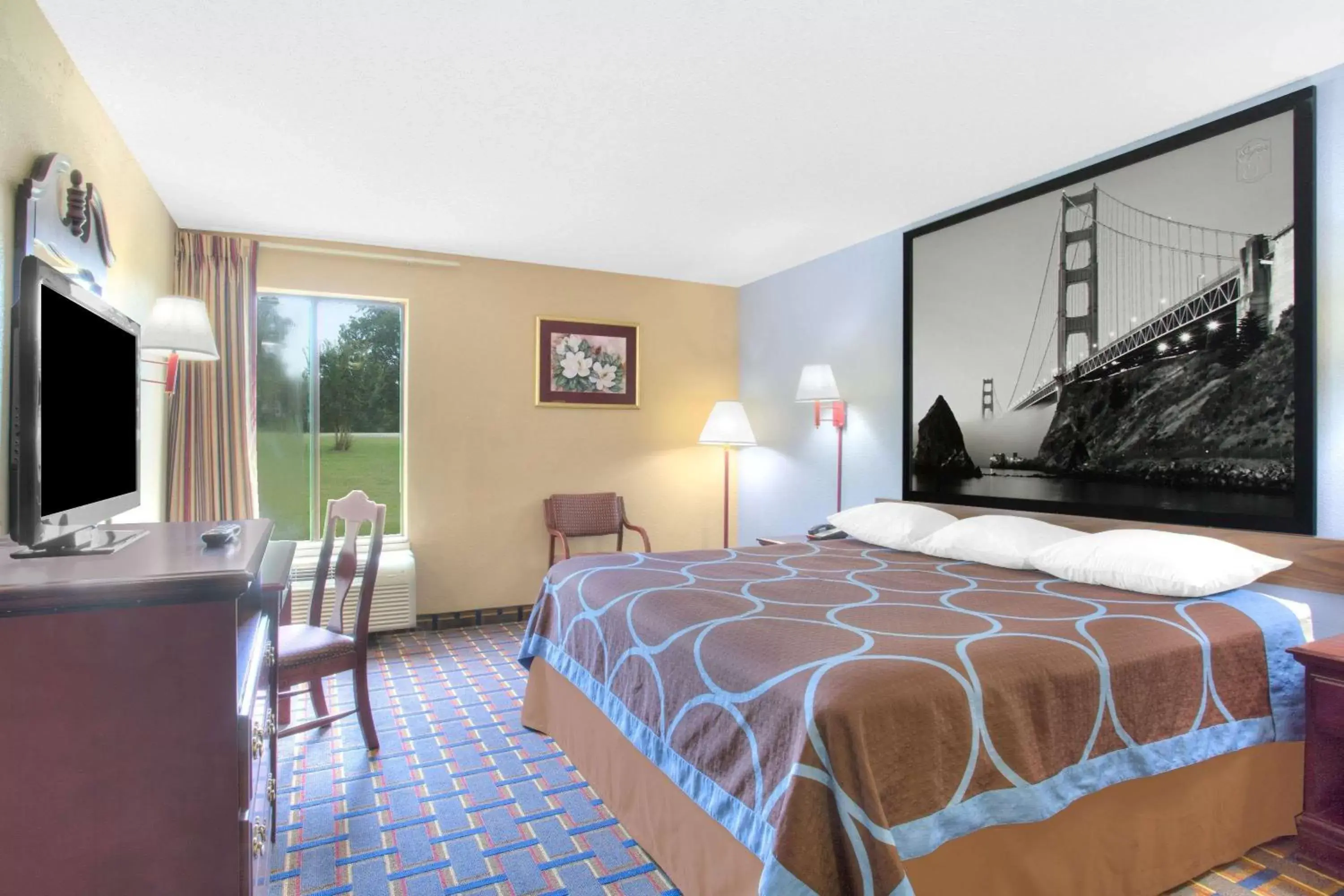 Photo of the whole room, Bed in Super 8 by Wyndham Booneville