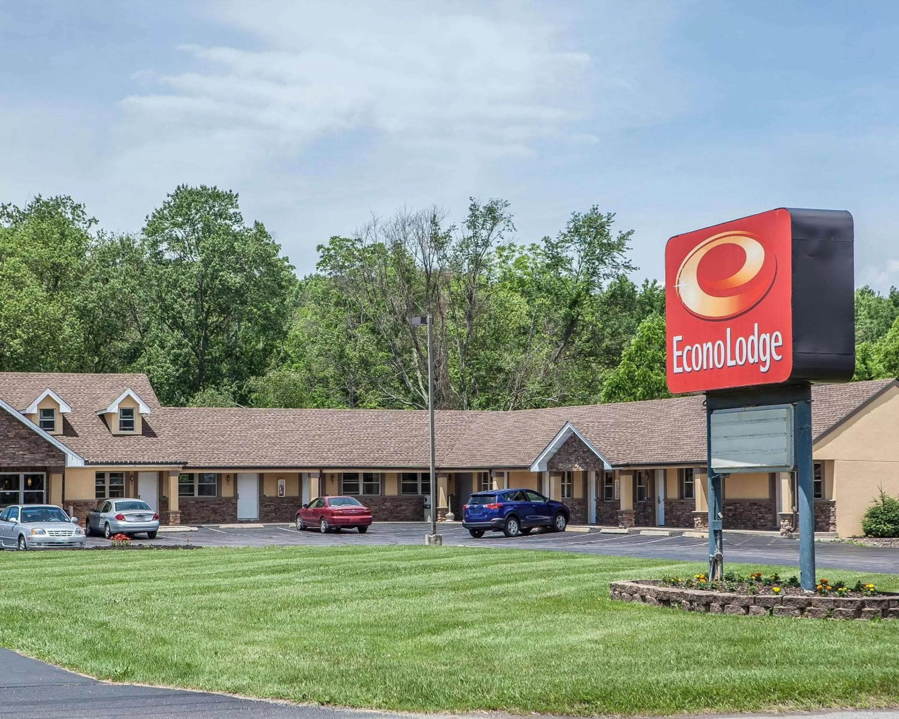 Property building in Econo Lodge