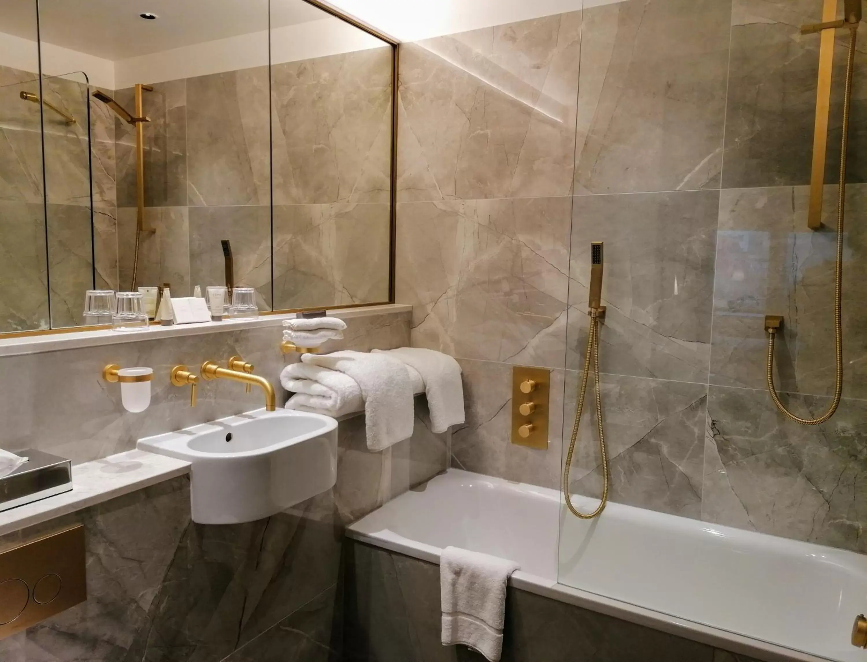 Bathroom in Europa Hotel