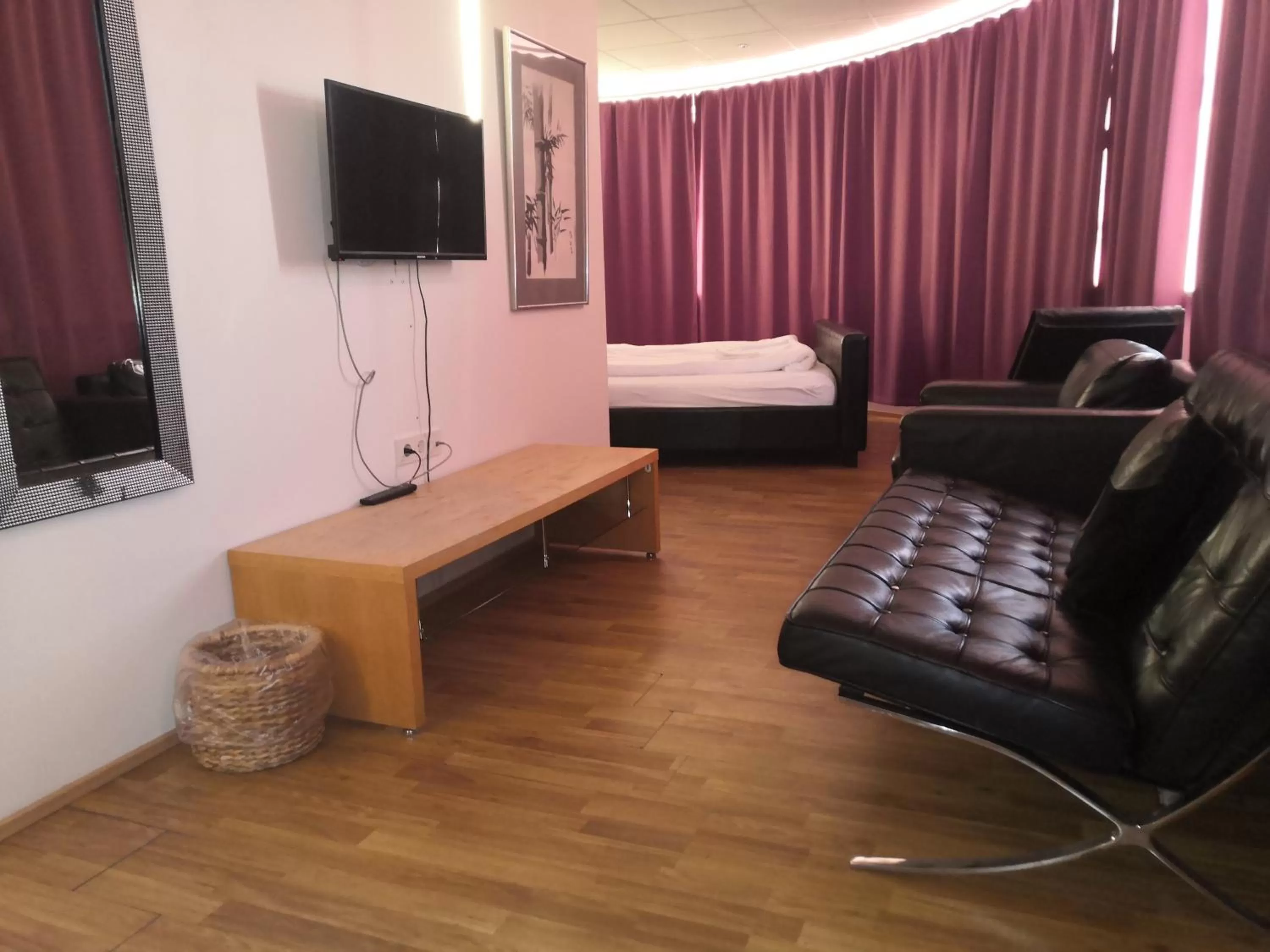 Photo of the whole room, Bed in 101 Guesthouse Hotel