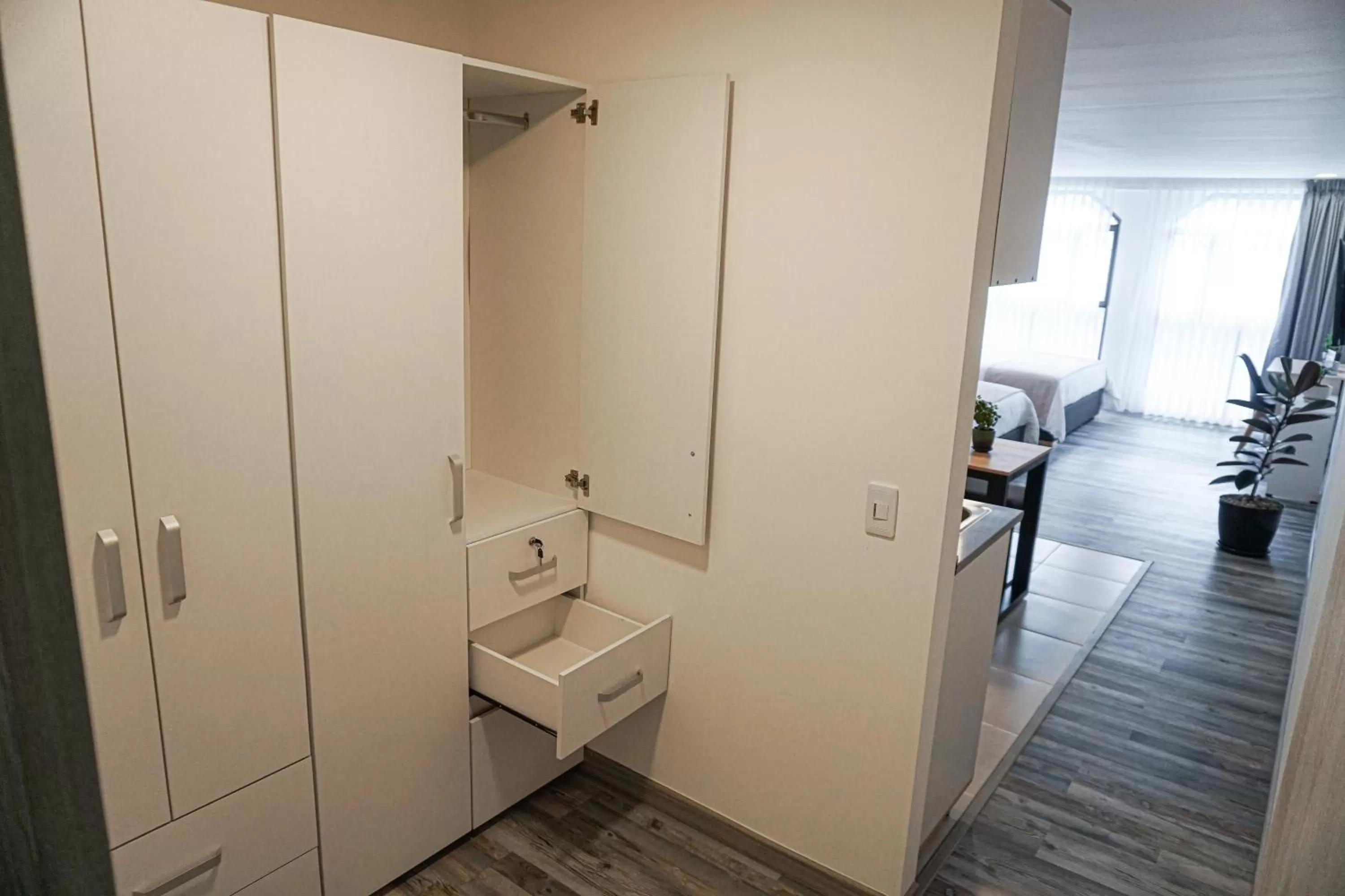 wardrobe, Bathroom in 86 suites