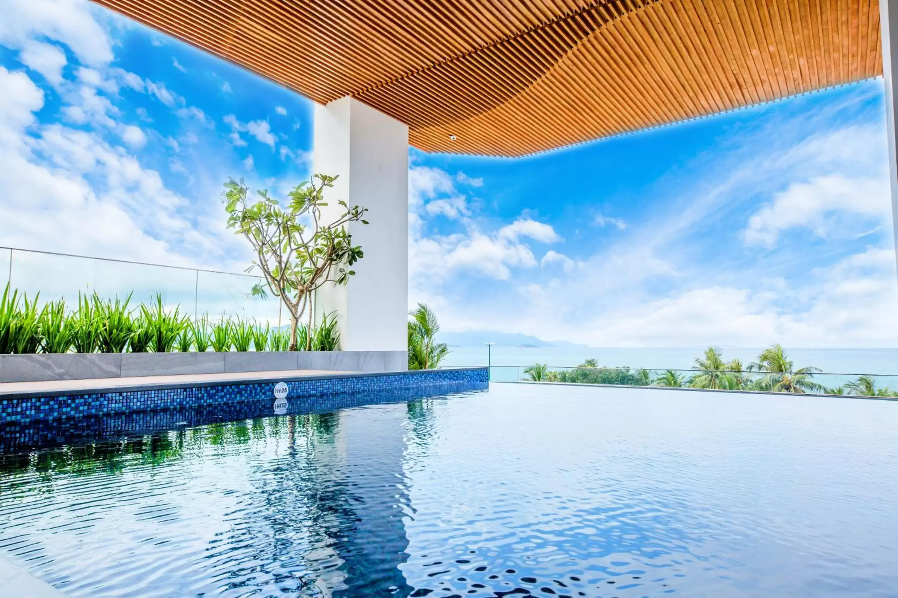 Swimming Pool in Queen Ann Nha Trang Hotel
