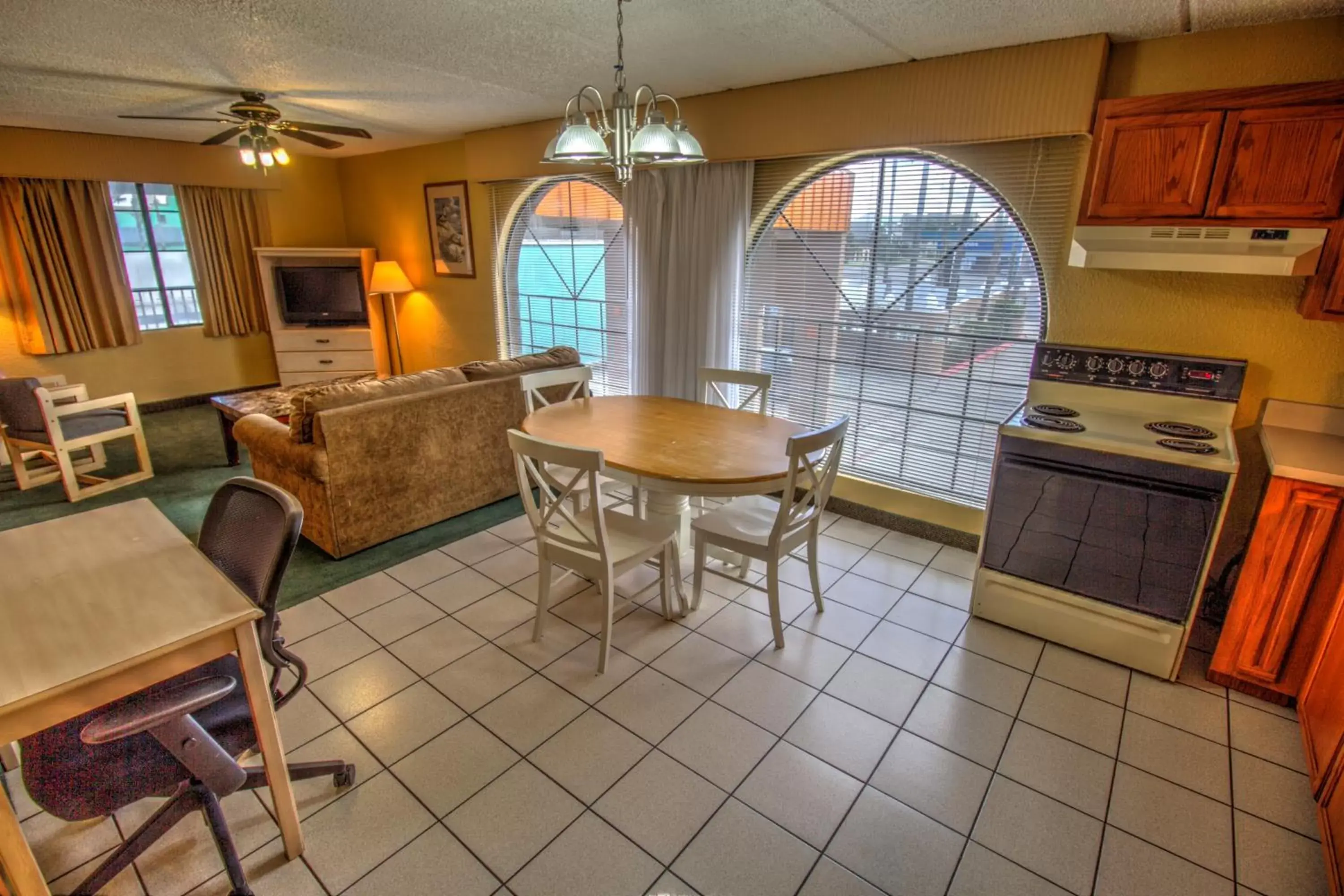 Day, Dining Area in South Padre Island Inn