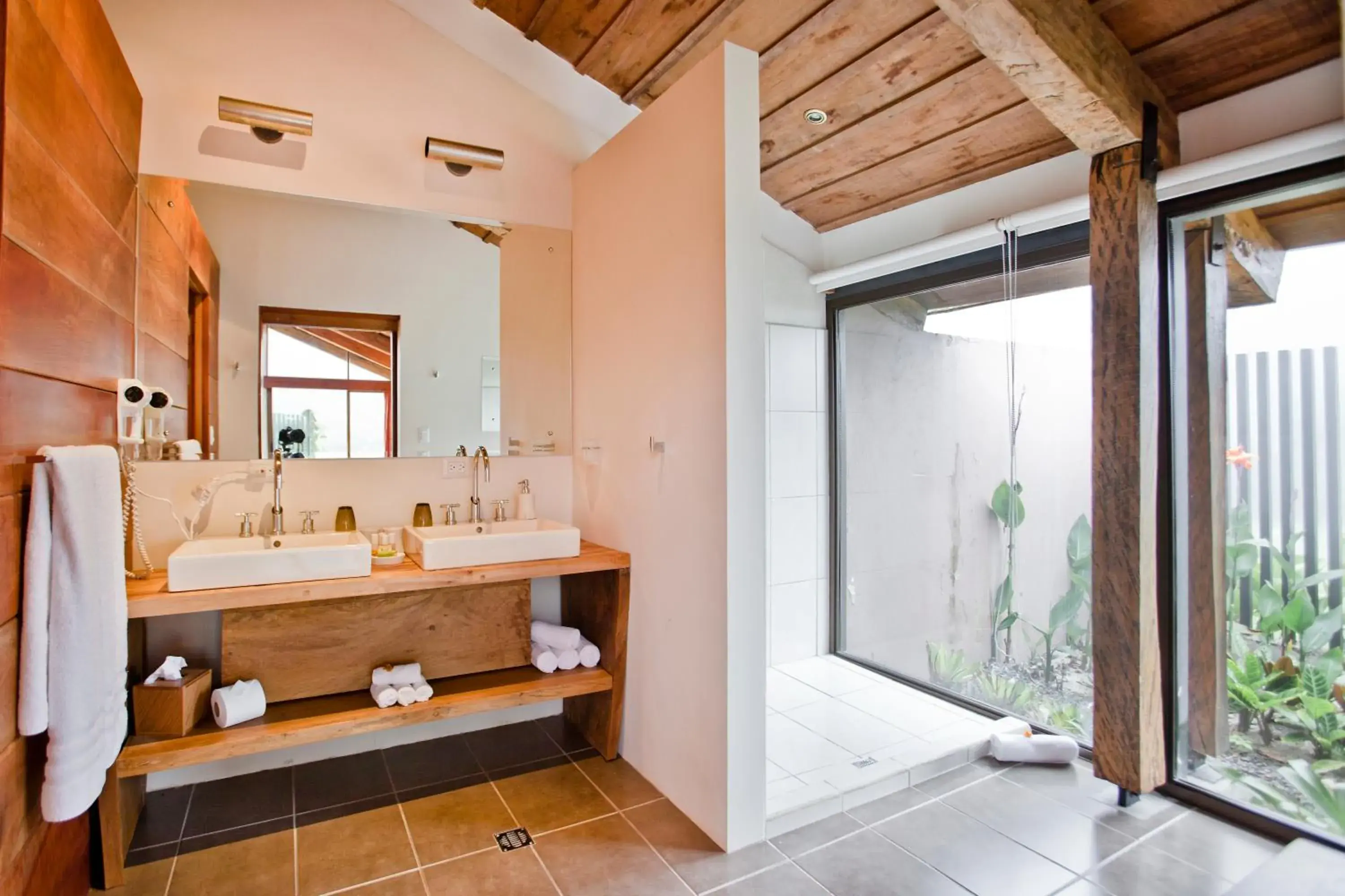 Bathroom in Poas Volcano Lodge