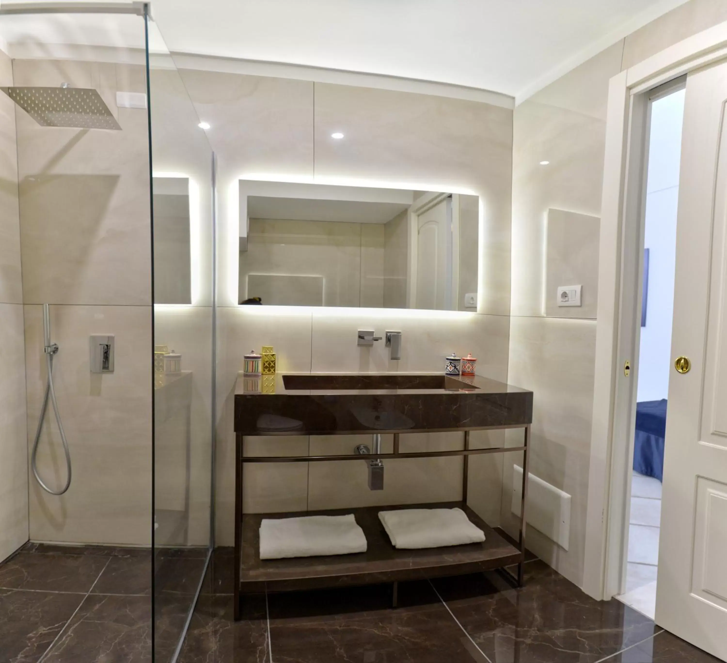 Bathroom, Kitchen/Kitchenette in Amalfi Resort