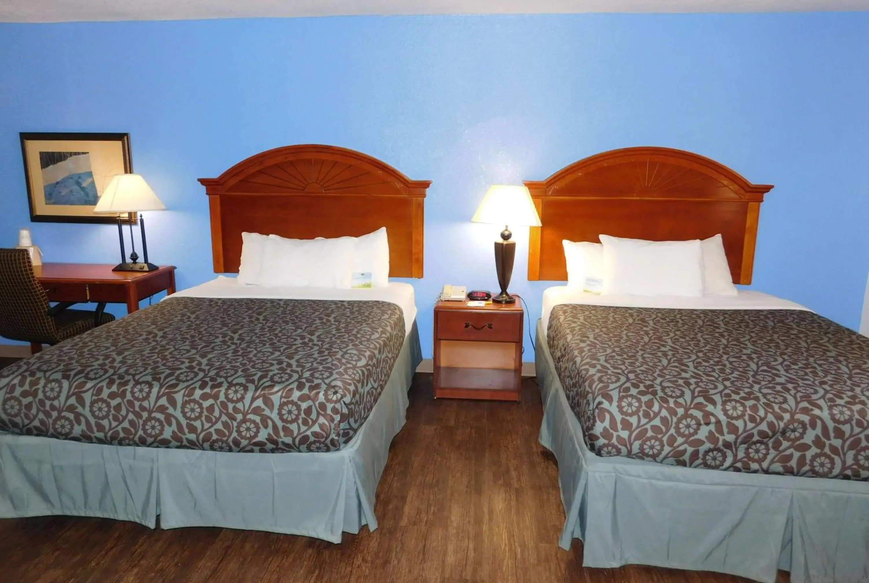 Photo of the whole room, Bed in Days Inn by Wyndham Oklahoma City NW Expressway