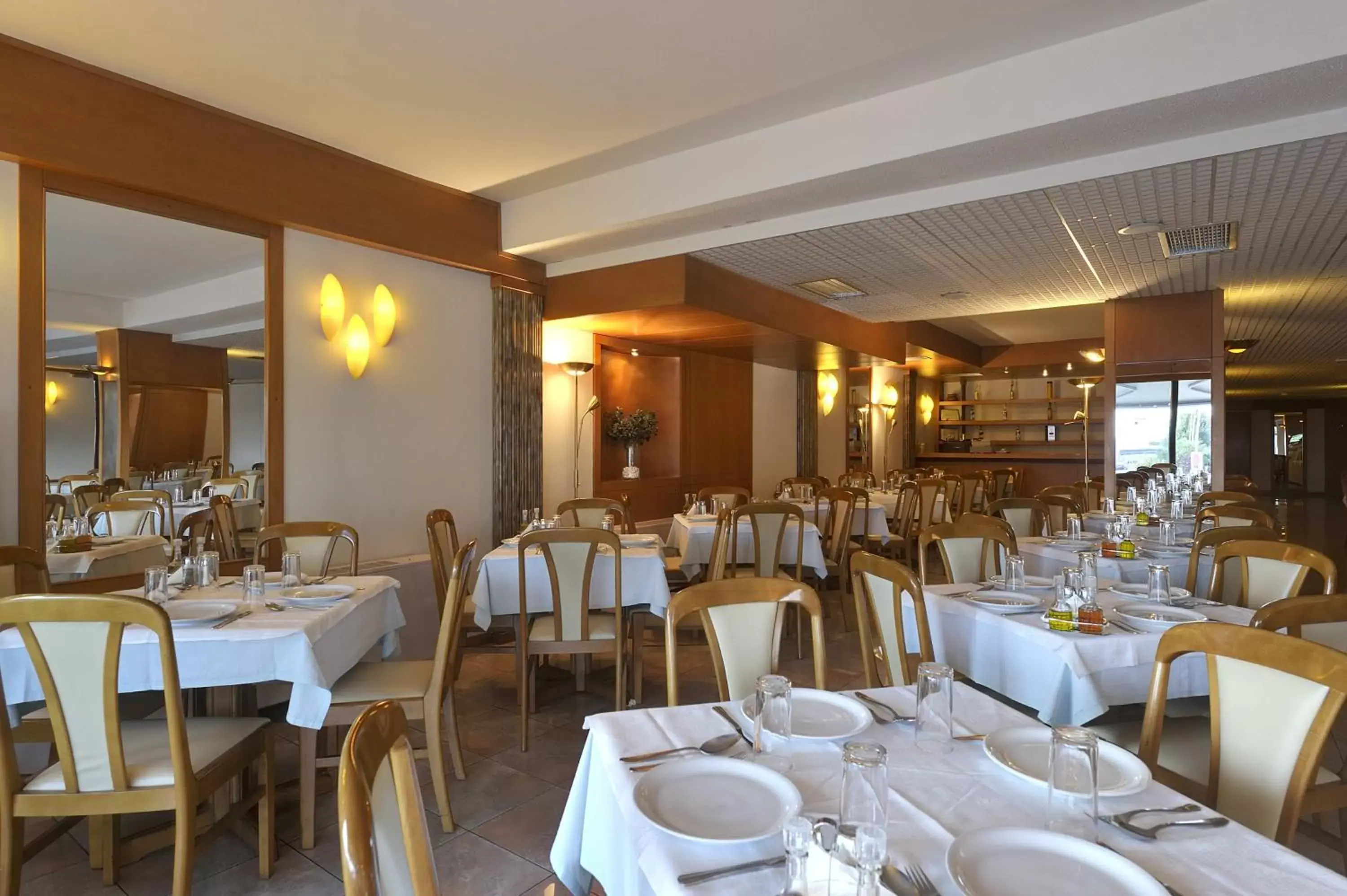 Lounge or bar, Restaurant/Places to Eat in Esperia Hotel