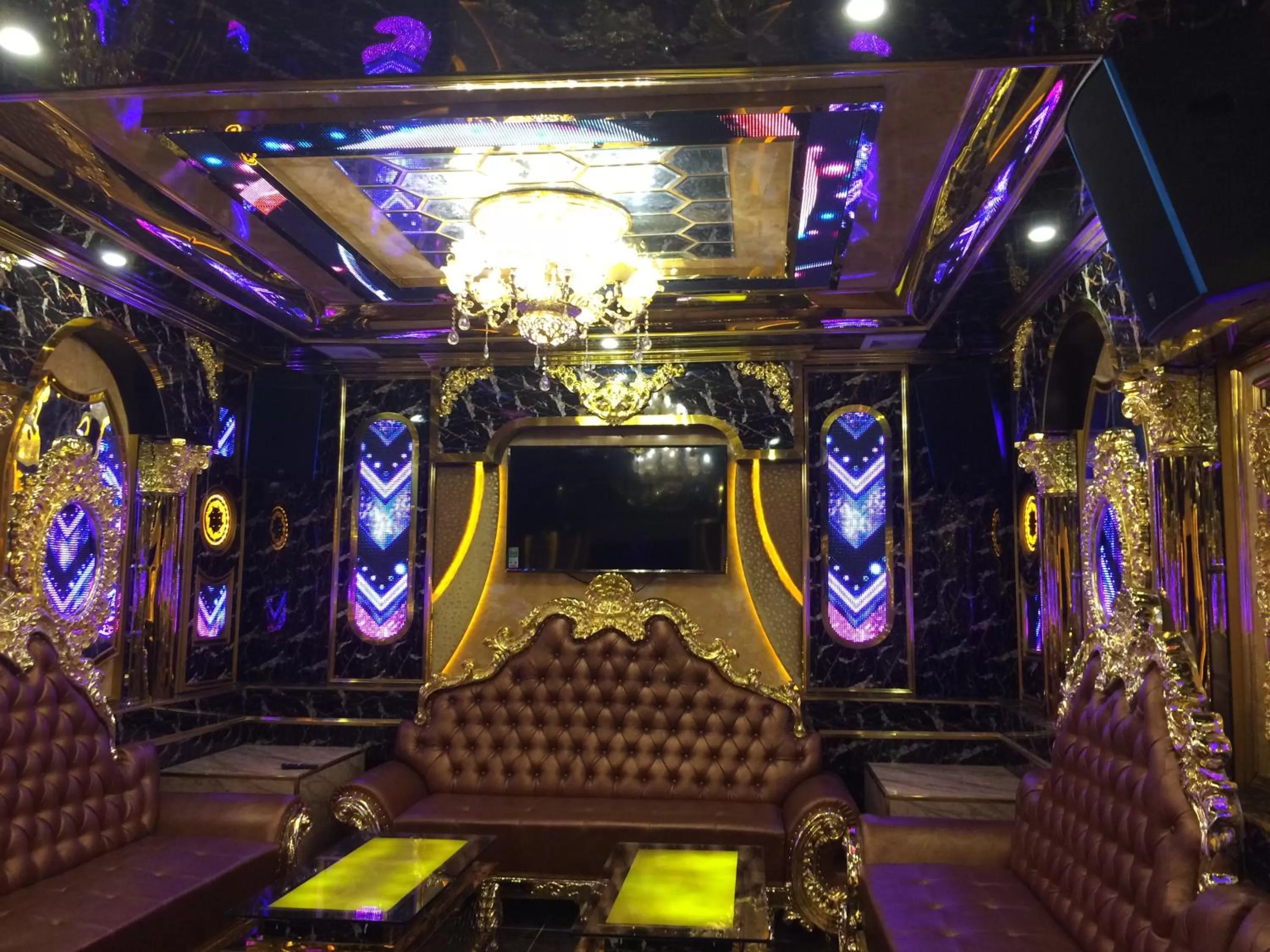 Karaoke in Hoang Yen Hotel