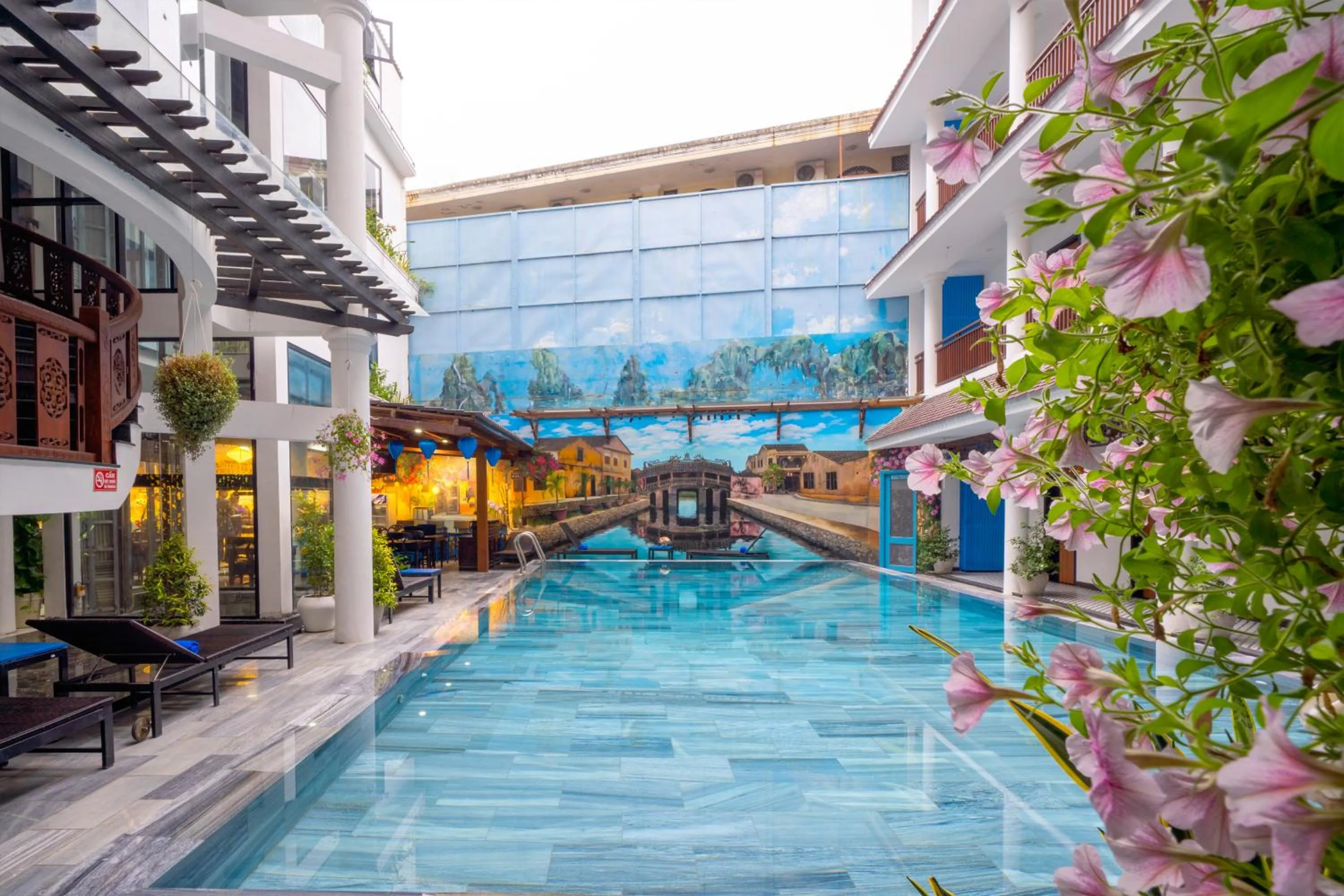 Swimming pool in Thanh Binh Central Hotel