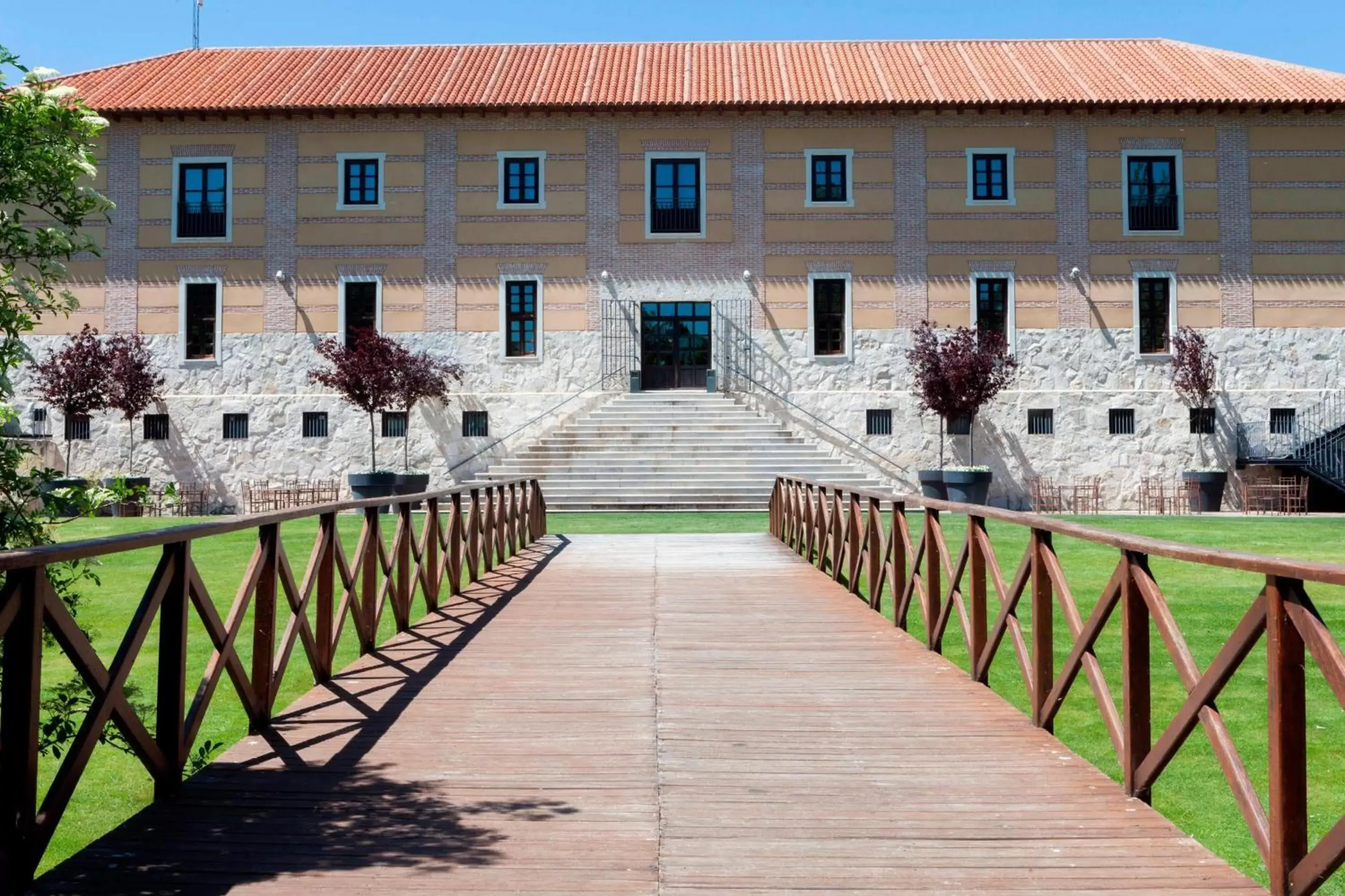 Property Building in AC Hotel Palacio de Santa Ana by Marriott