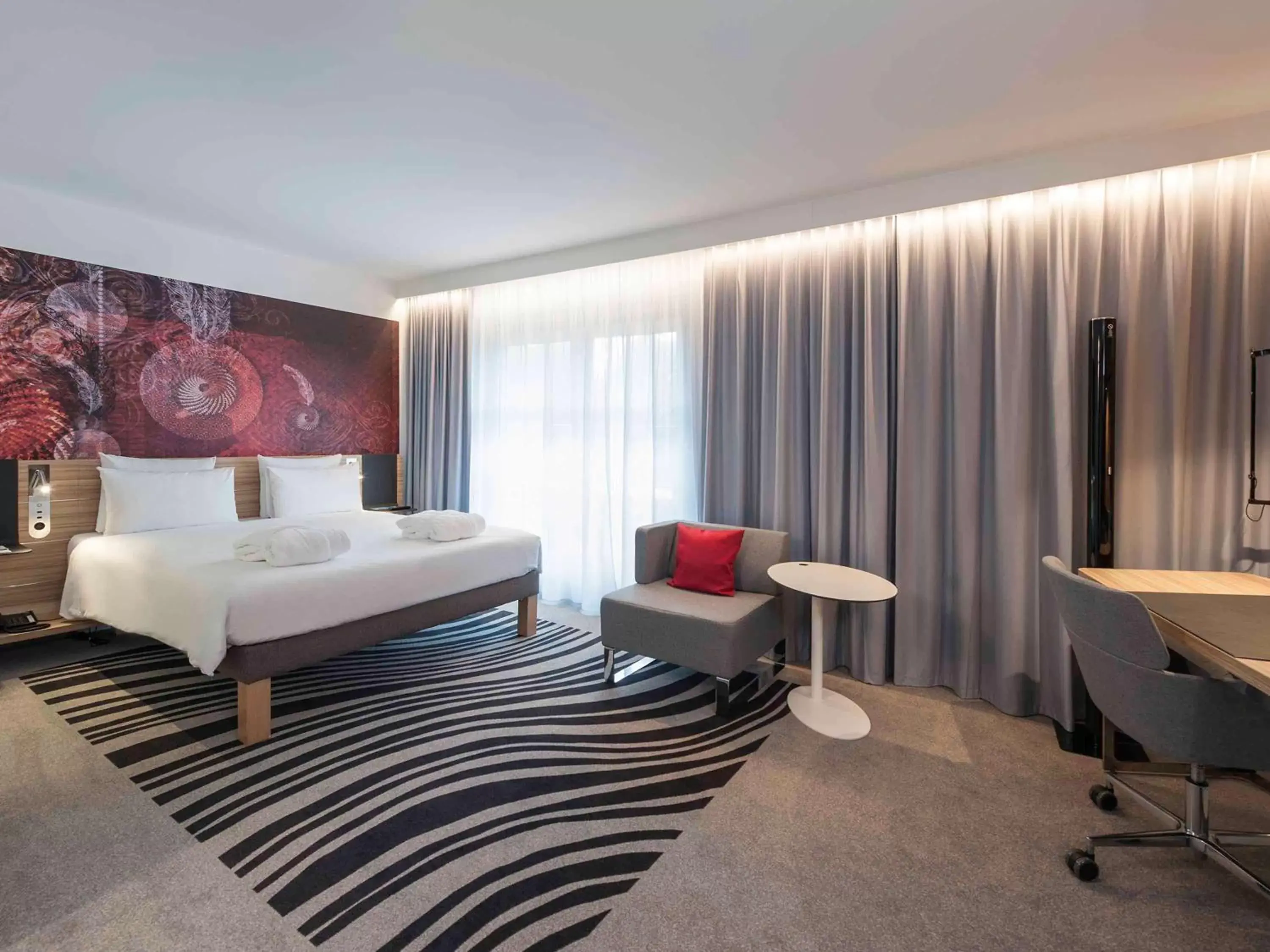 Photo of the whole room, Bed in Novotel München City