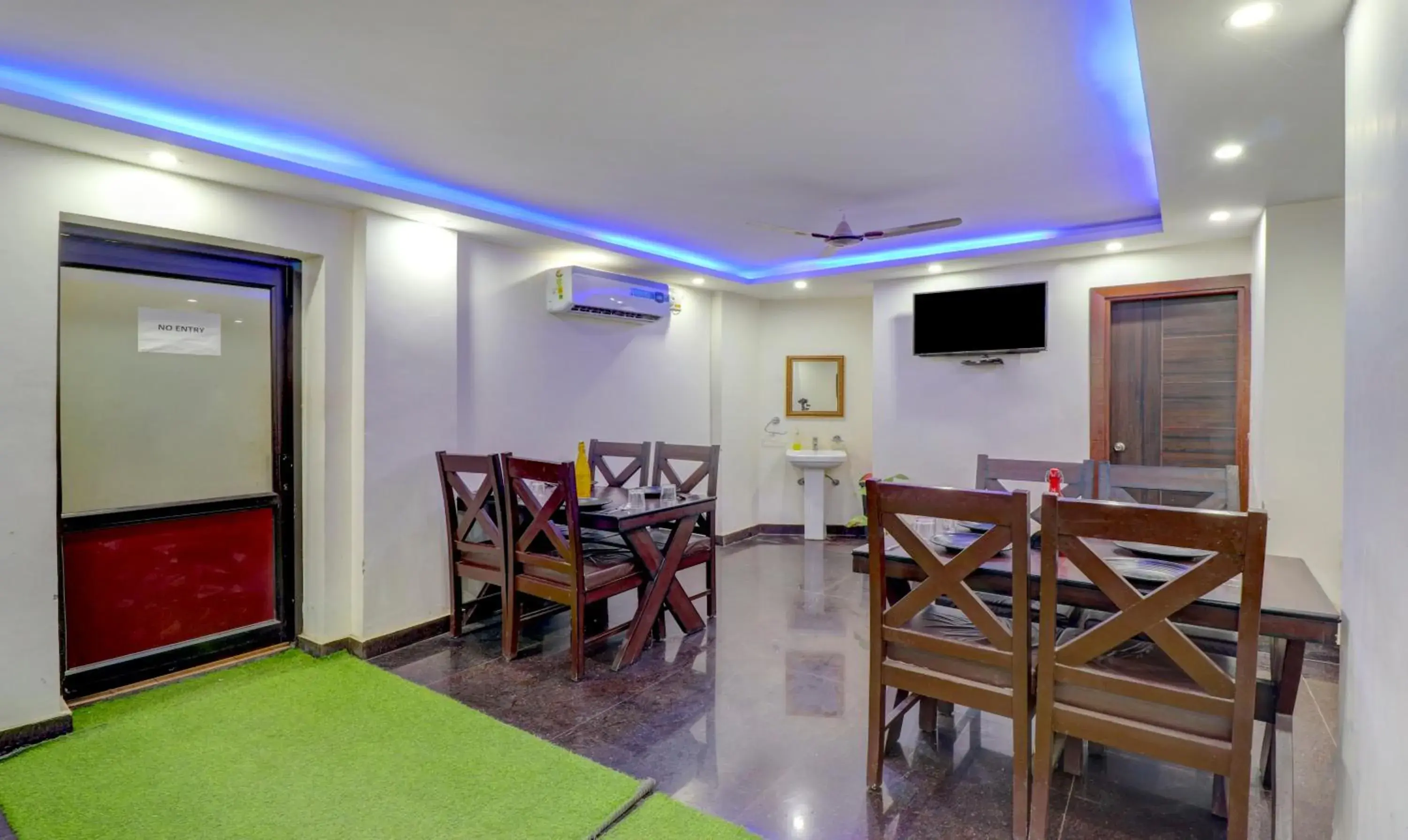 Restaurant/places to eat in Itsy Hotels NV, Tapovan Restaurant/places to eat in Itsy Hotels NV, Tapovan