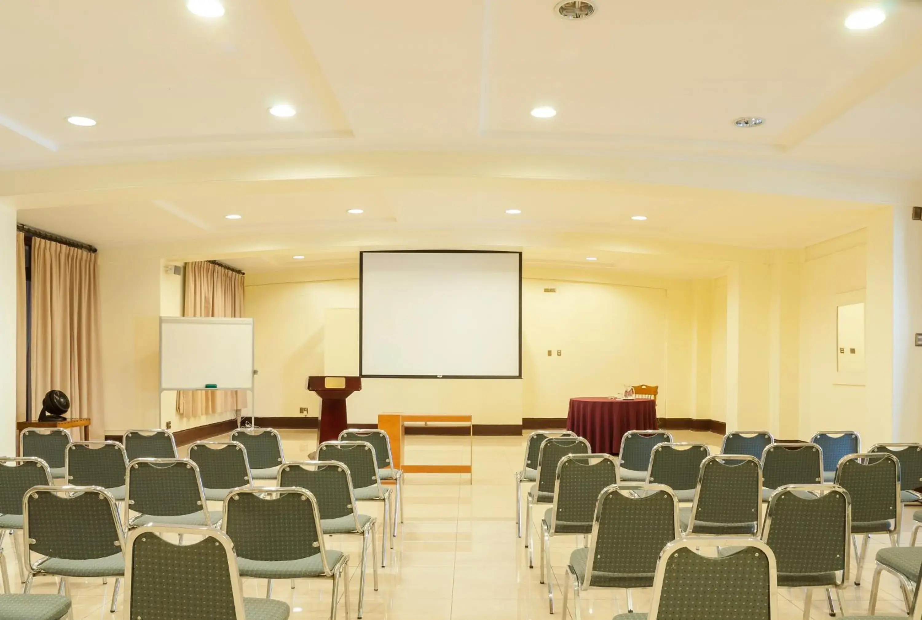 Meeting/conference room in Hotel Francisco De Aguirre