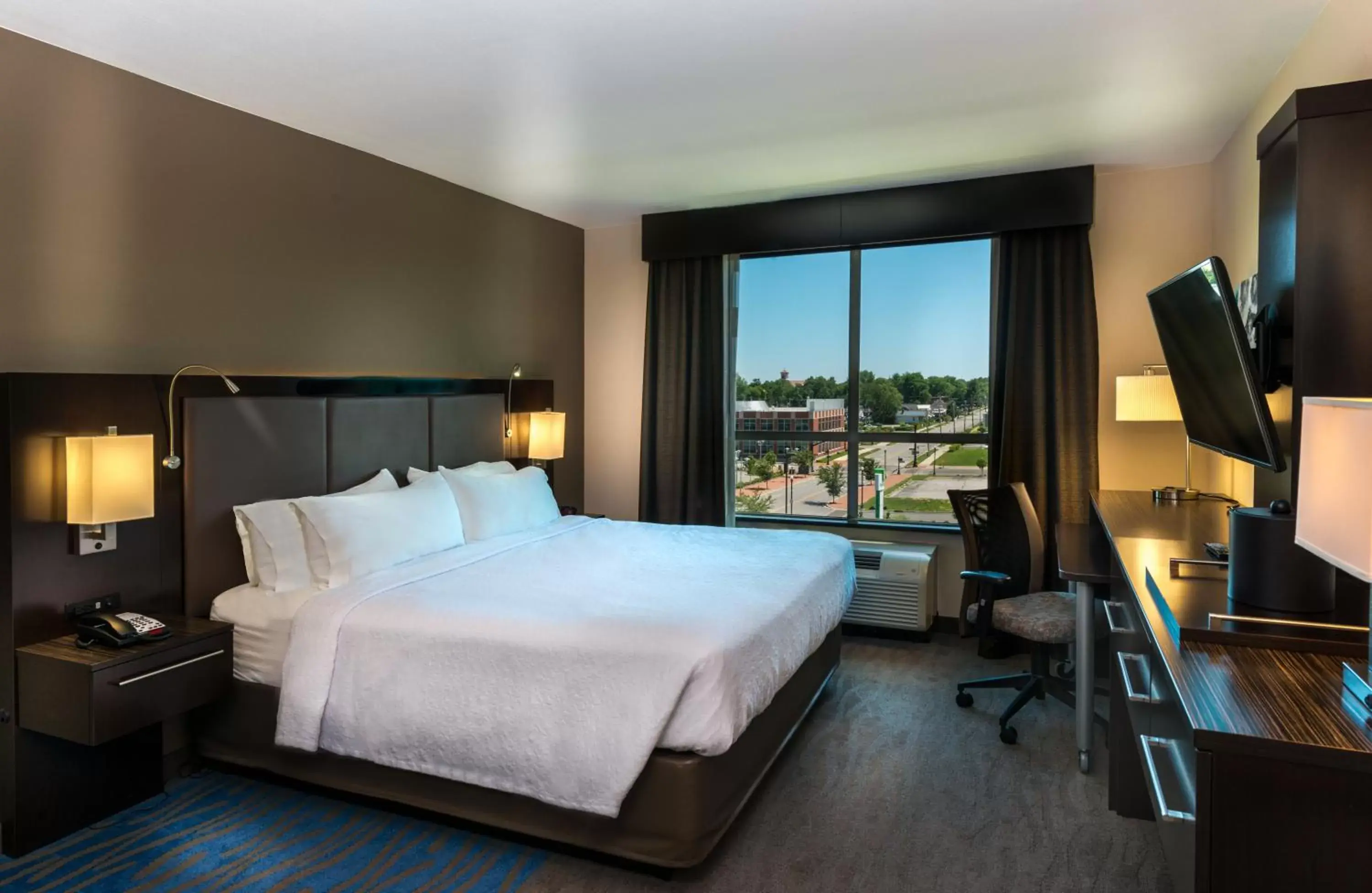 Photo of the whole room in Holiday Inn Owensboro Riverfront, an IHG Hotel