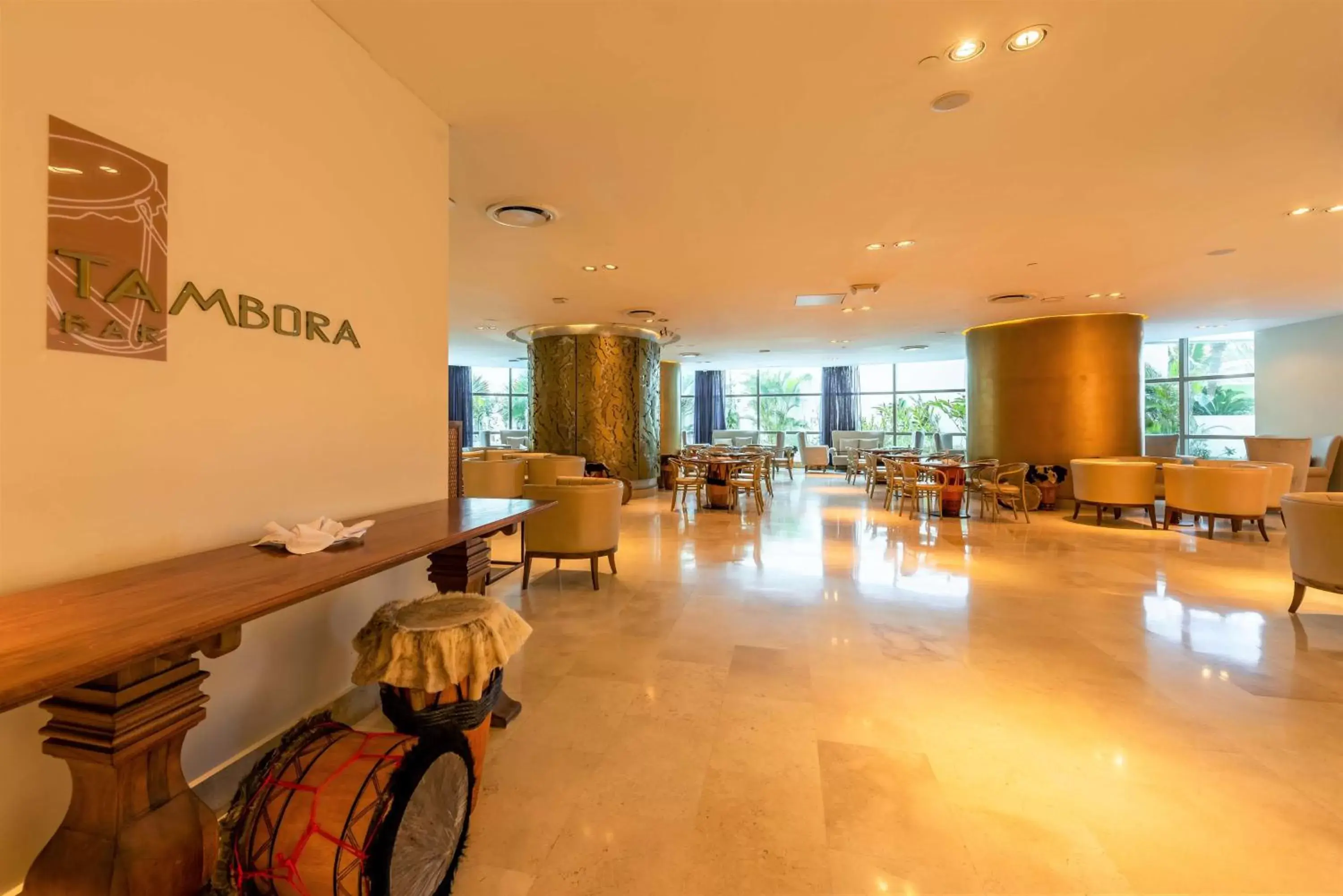 Lounge or bar in Radisson Cartagena Ocean Pavillion Hotel