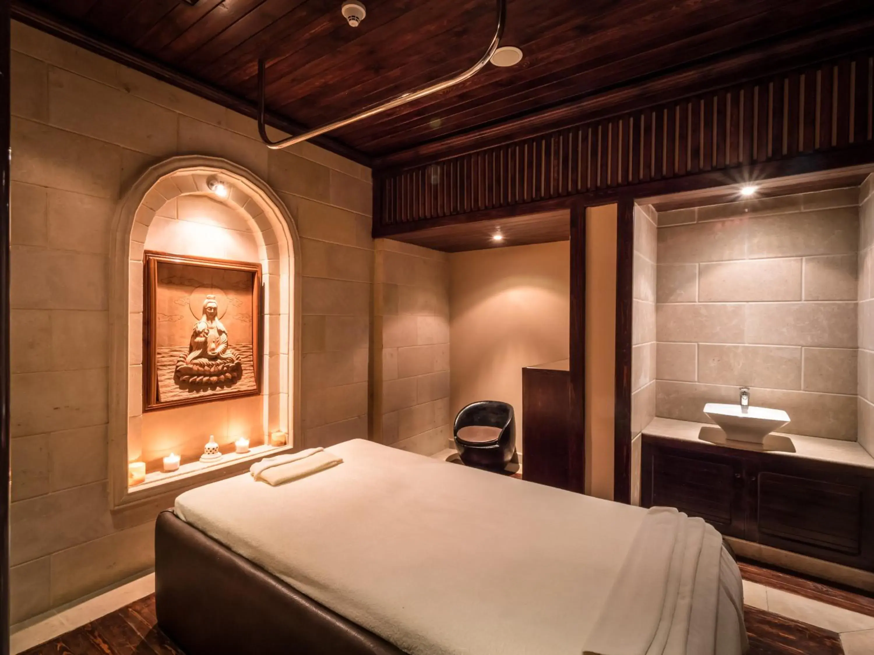 Massage, Bed in The Cascades Golf Resort, Spa & Thalasso