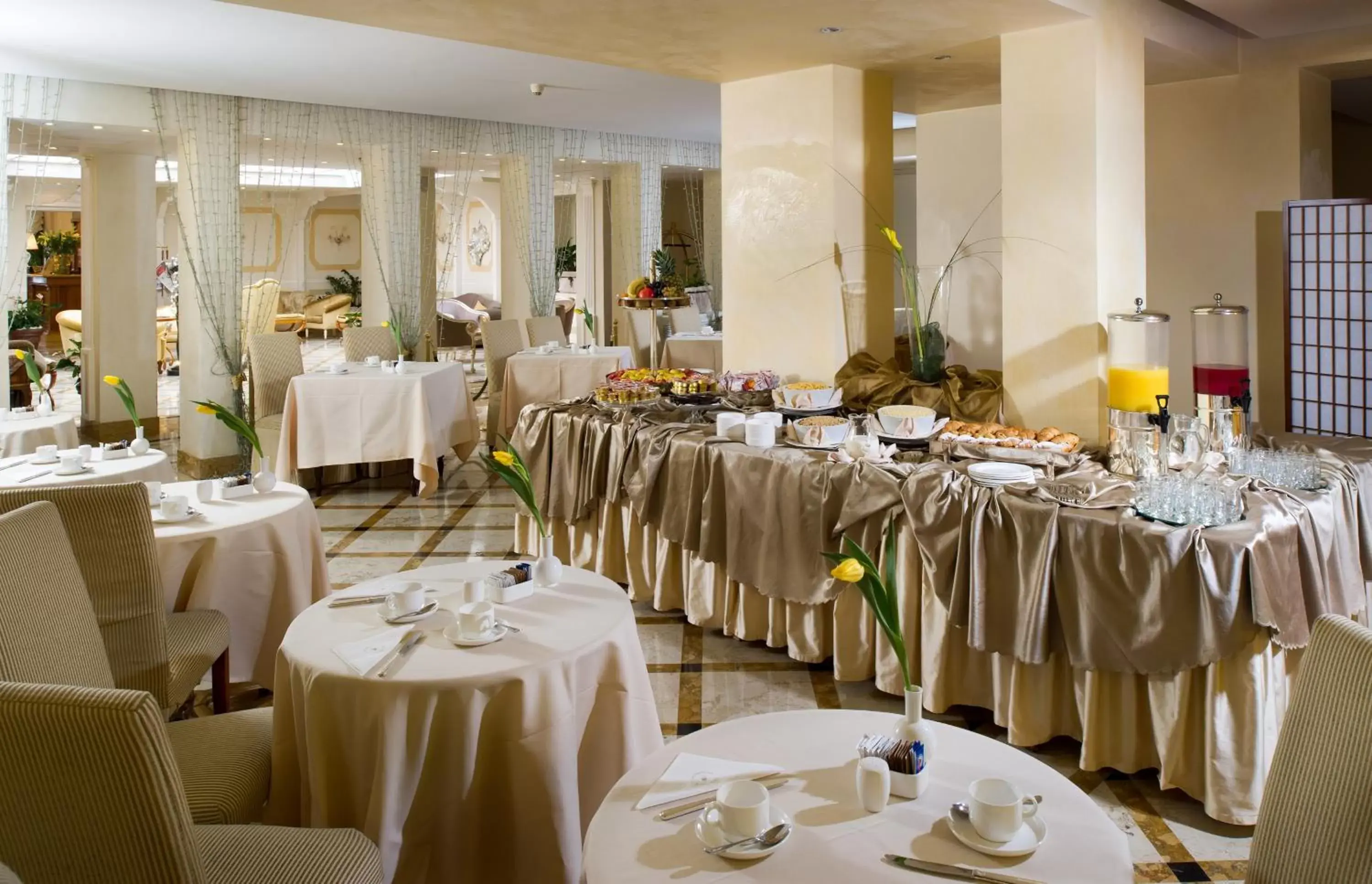 Breakfast, Restaurant/Places to Eat in Hotel Carlton On The Grand Canal