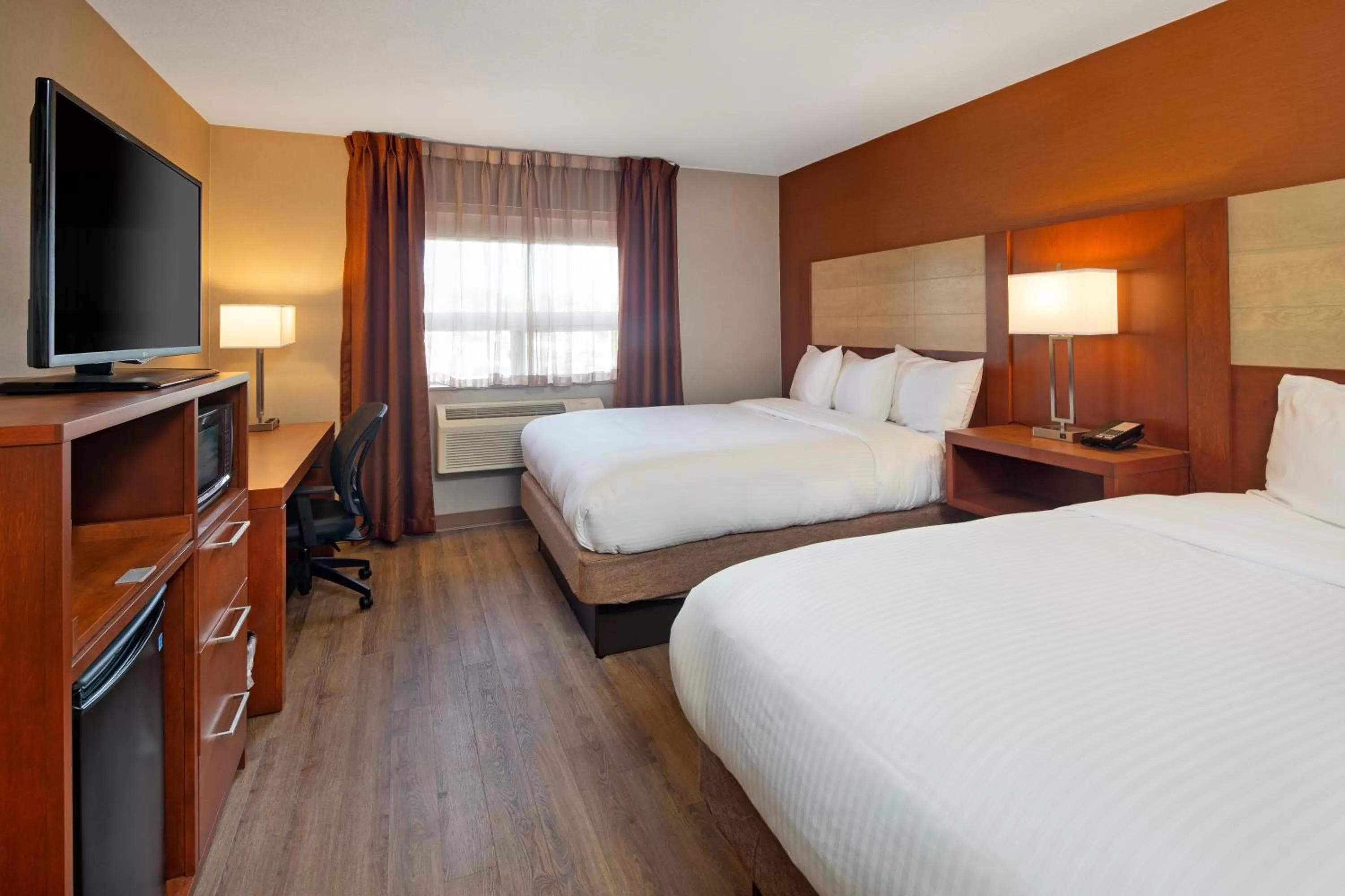 Communal lounge/ TV room, Bed in Canadas Best Value Inn-Richmond Hill