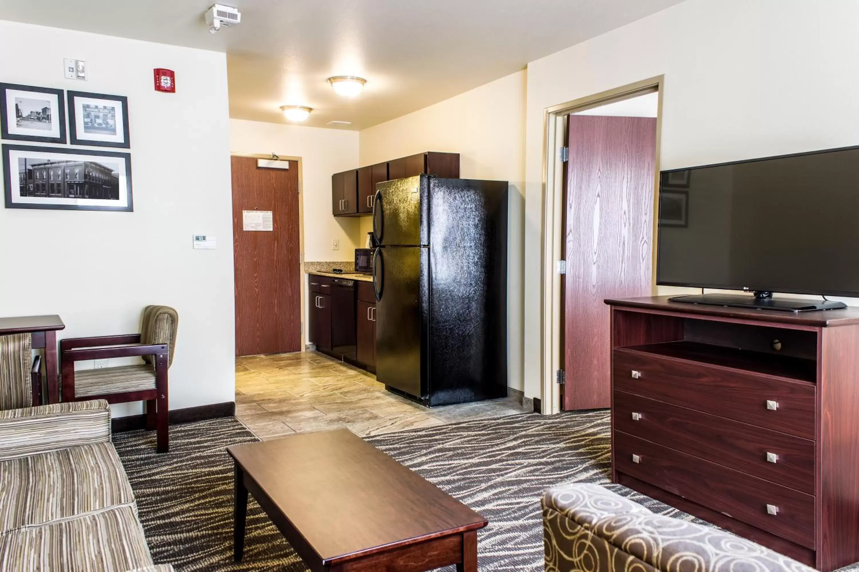 Living room, Seating Area in Cobblestone Hotel & Suites - Chippewa Falls