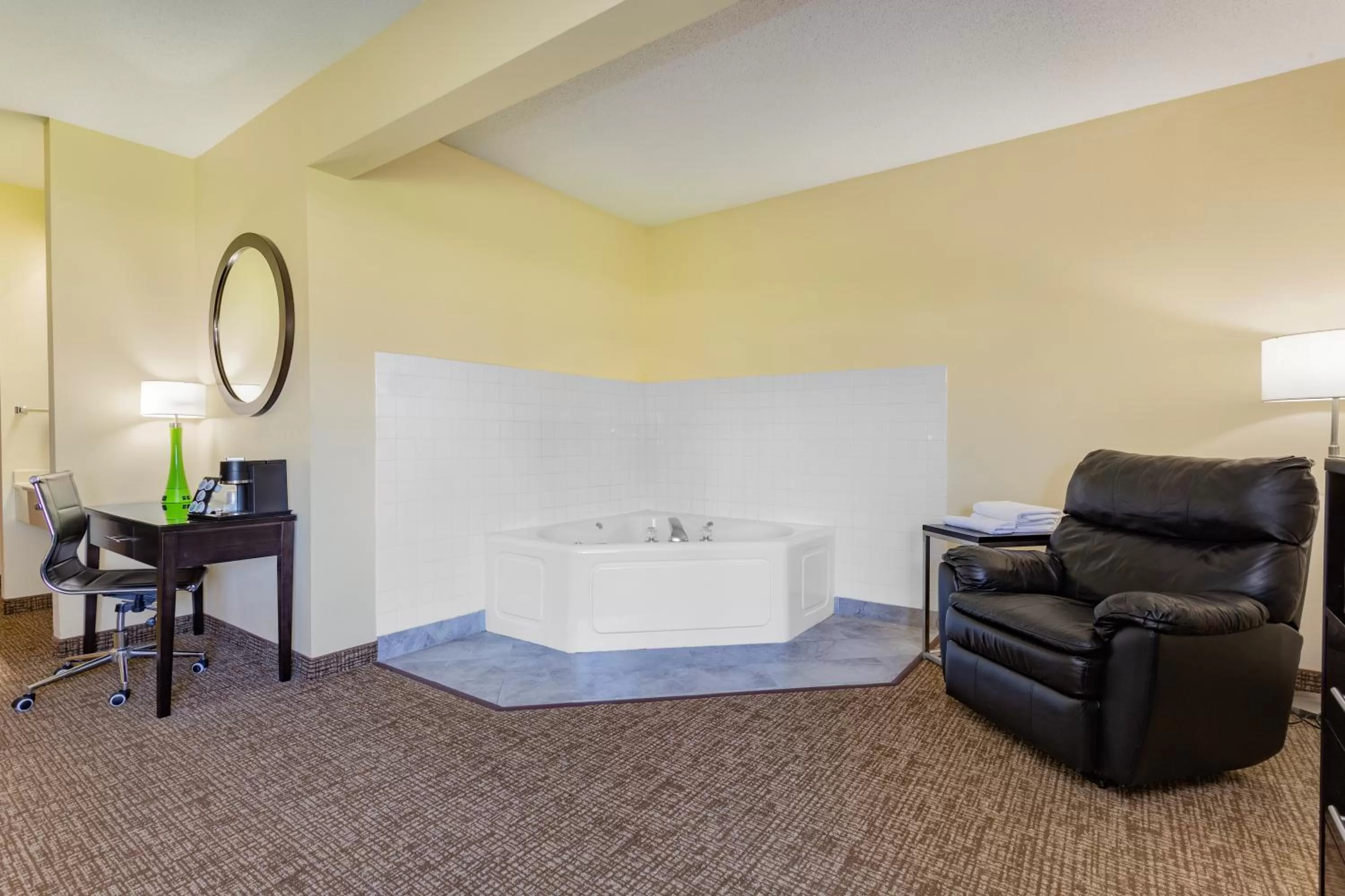 Spa and wellness centre/facilities, Bed in Super 8 by Wyndham Emmetsburg