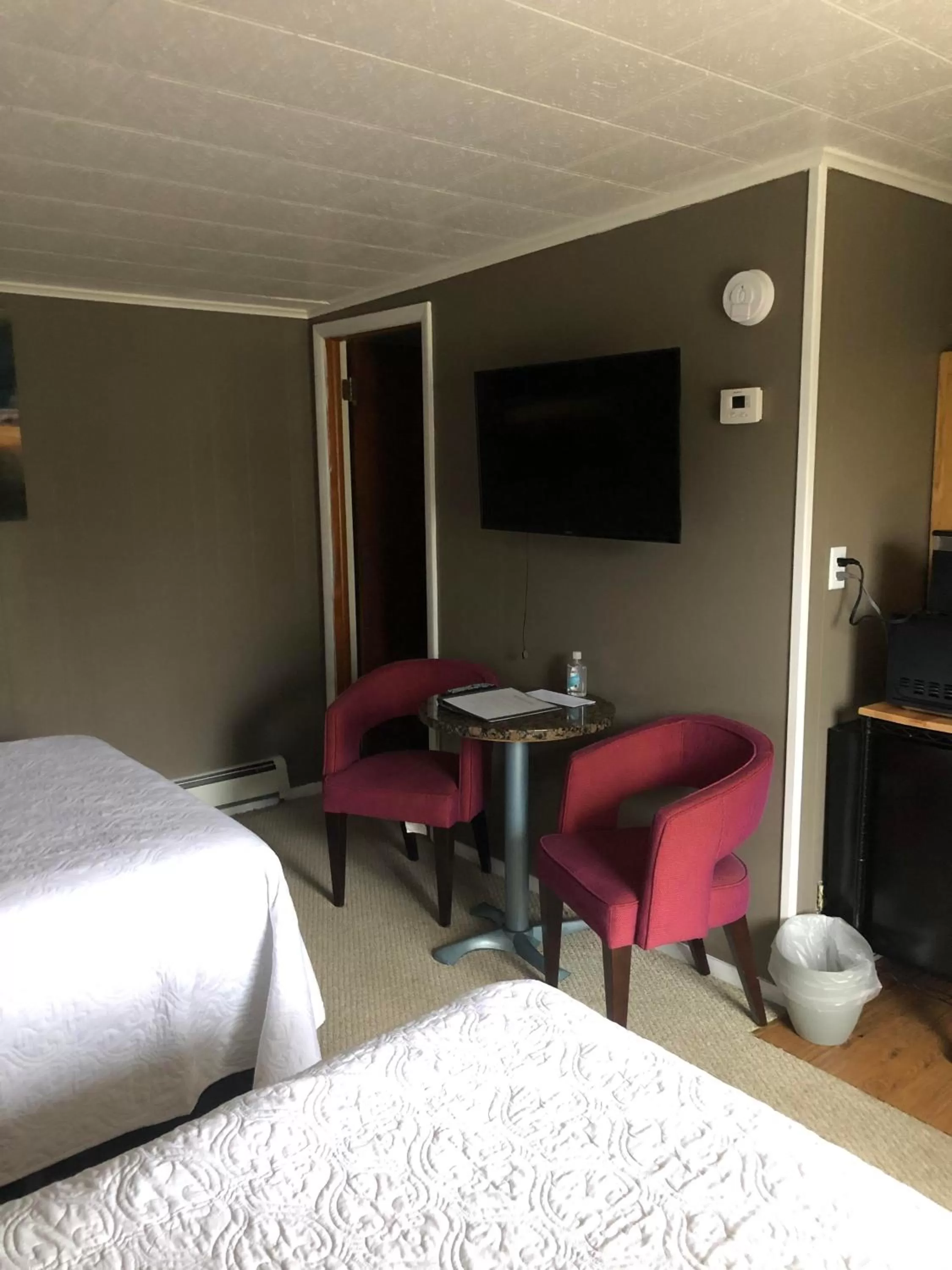 Bed in Oakes Oramel Inn