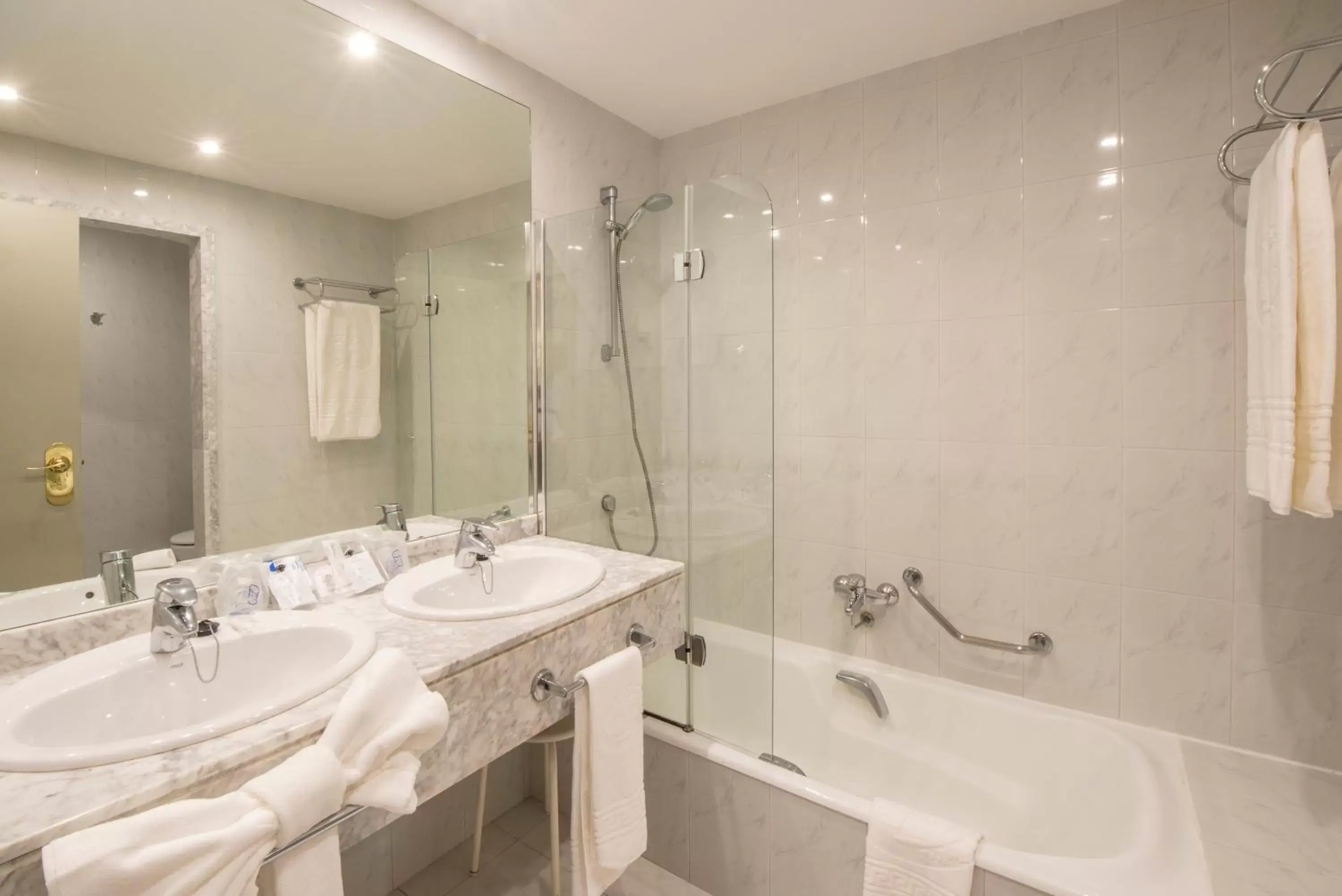 Bathroom in Beatriz Costa & Spa Bathroom in Beatriz Costa & Spa