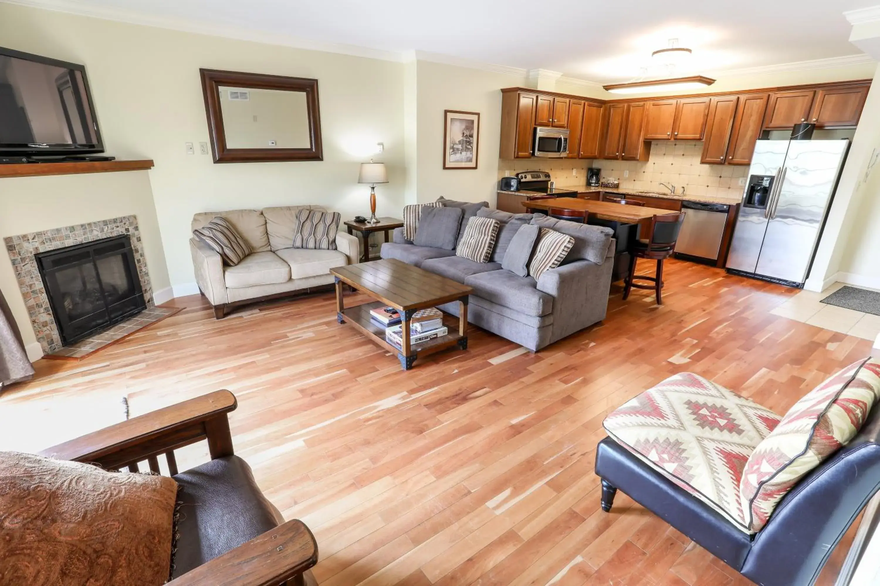 Living room, Seating Area in Kaatskill Mountain Club and Condos by Hunter Mountain