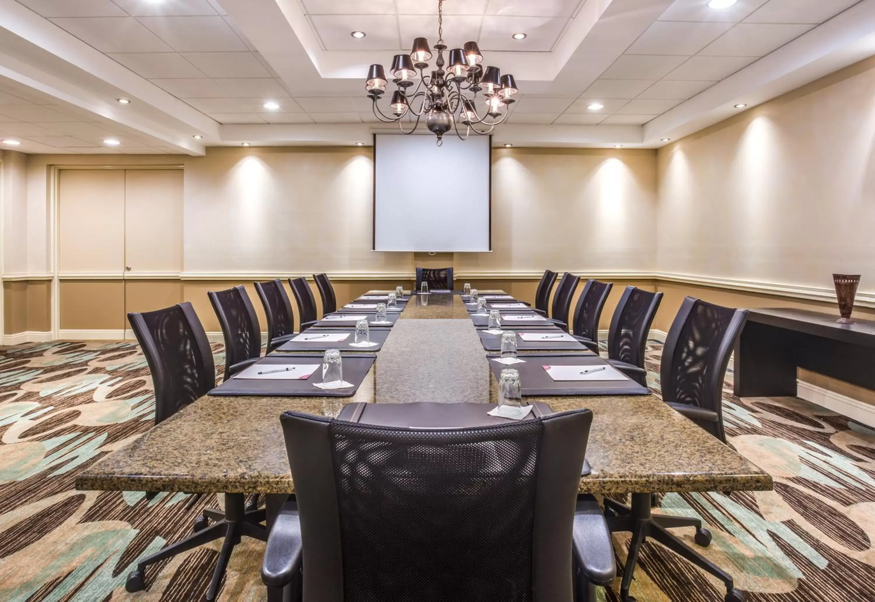 Meeting/conference room in Crowne Plaza Hotel Executive Center Baton Rouge, an IHG Hotel
