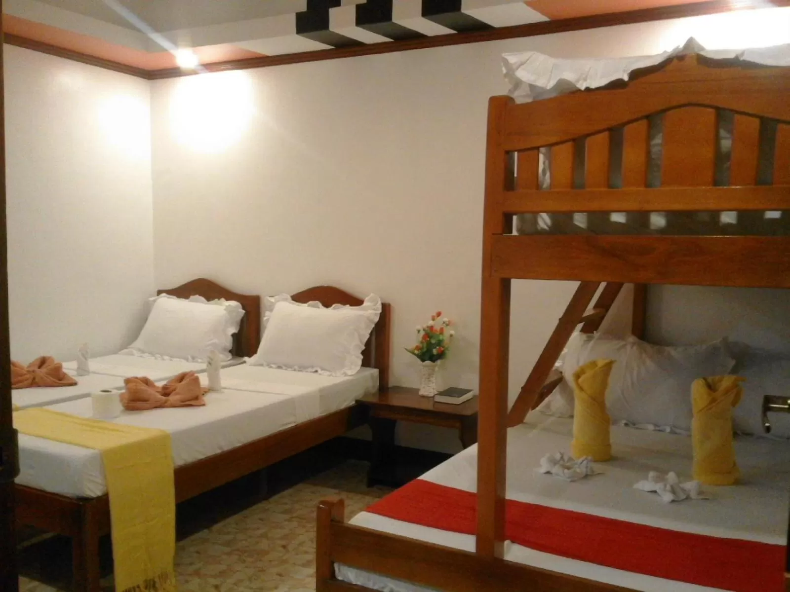 Photo of the whole room, Bed in Vali-Joe Travel Lodge