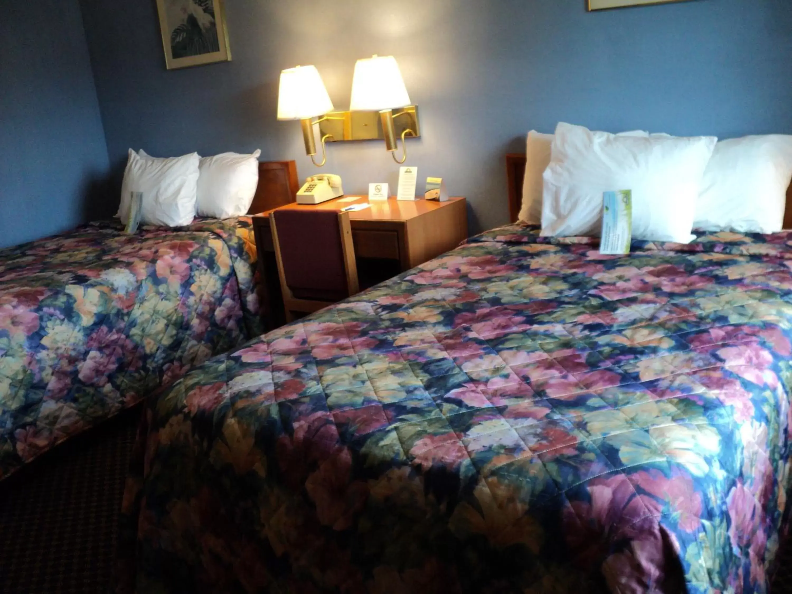 Bed in Knights Inn Cleveland GA