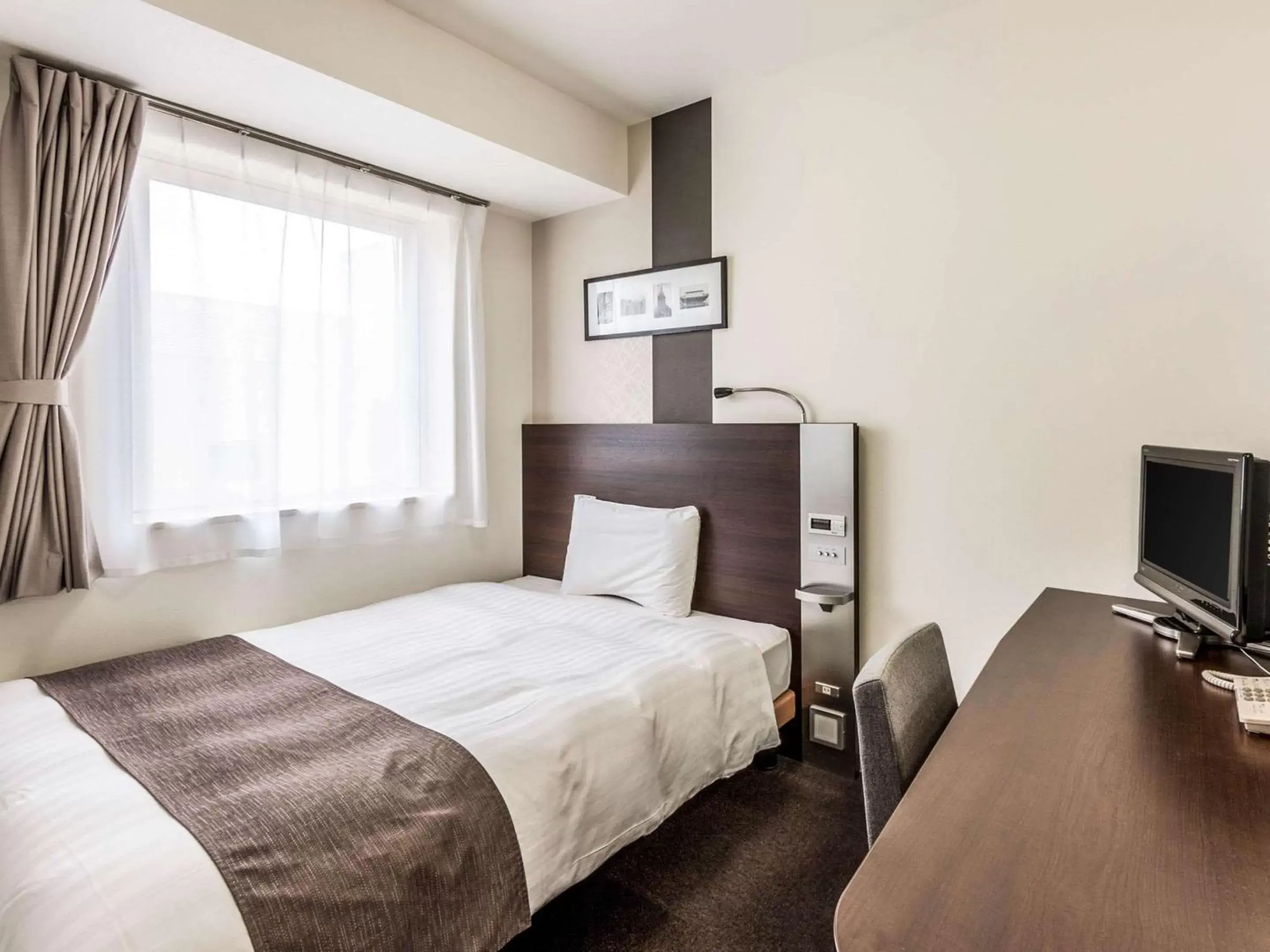 Bedroom, Bed in Comfort Hotel Tokyo Kanda